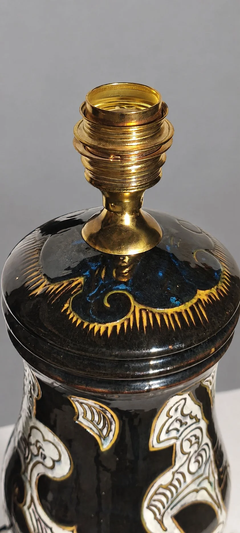 MT-031_Moller-Bogely_Lamp_Detail-Top_Preview.jpg