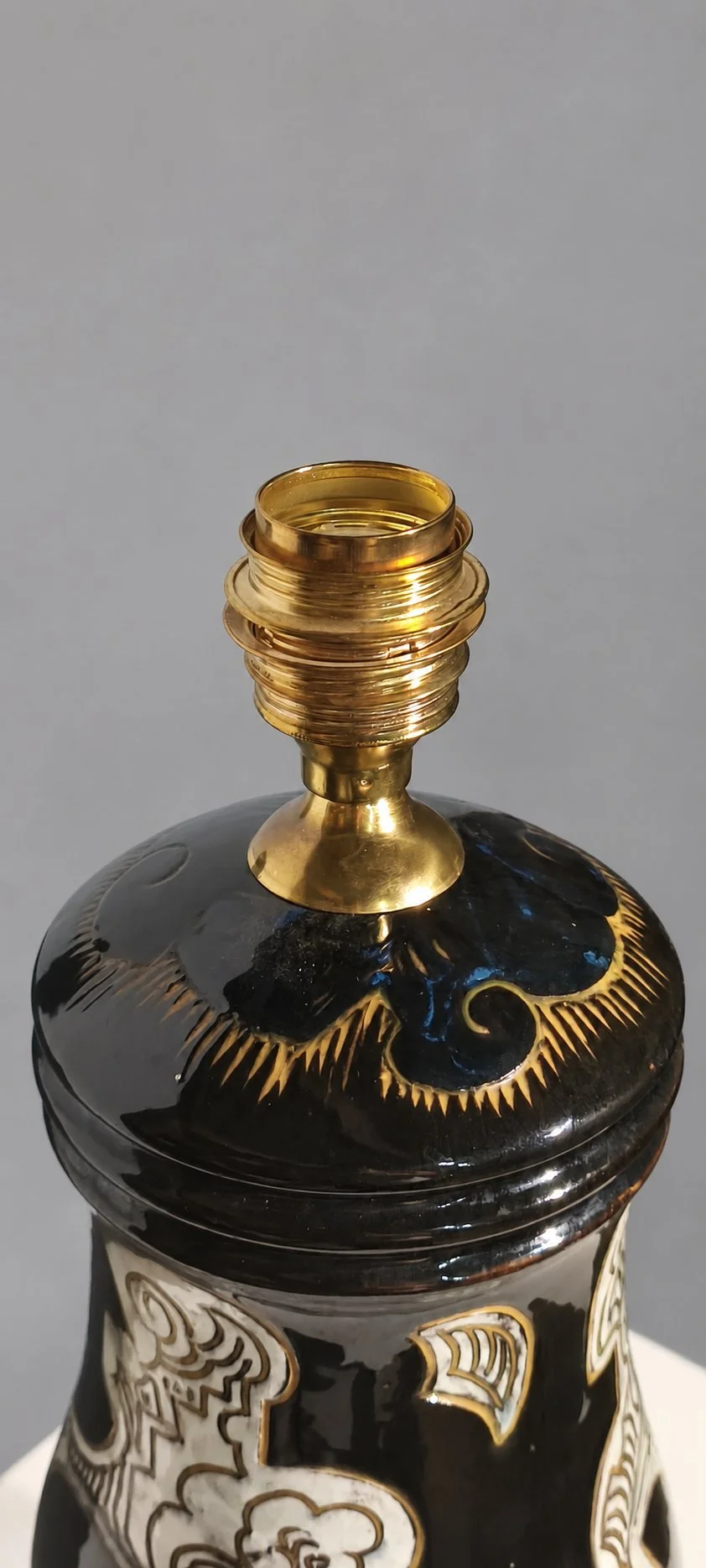 MT-031_Moller-Bogely_Lamp_Detail-Top-Alternate_Preview.jpg