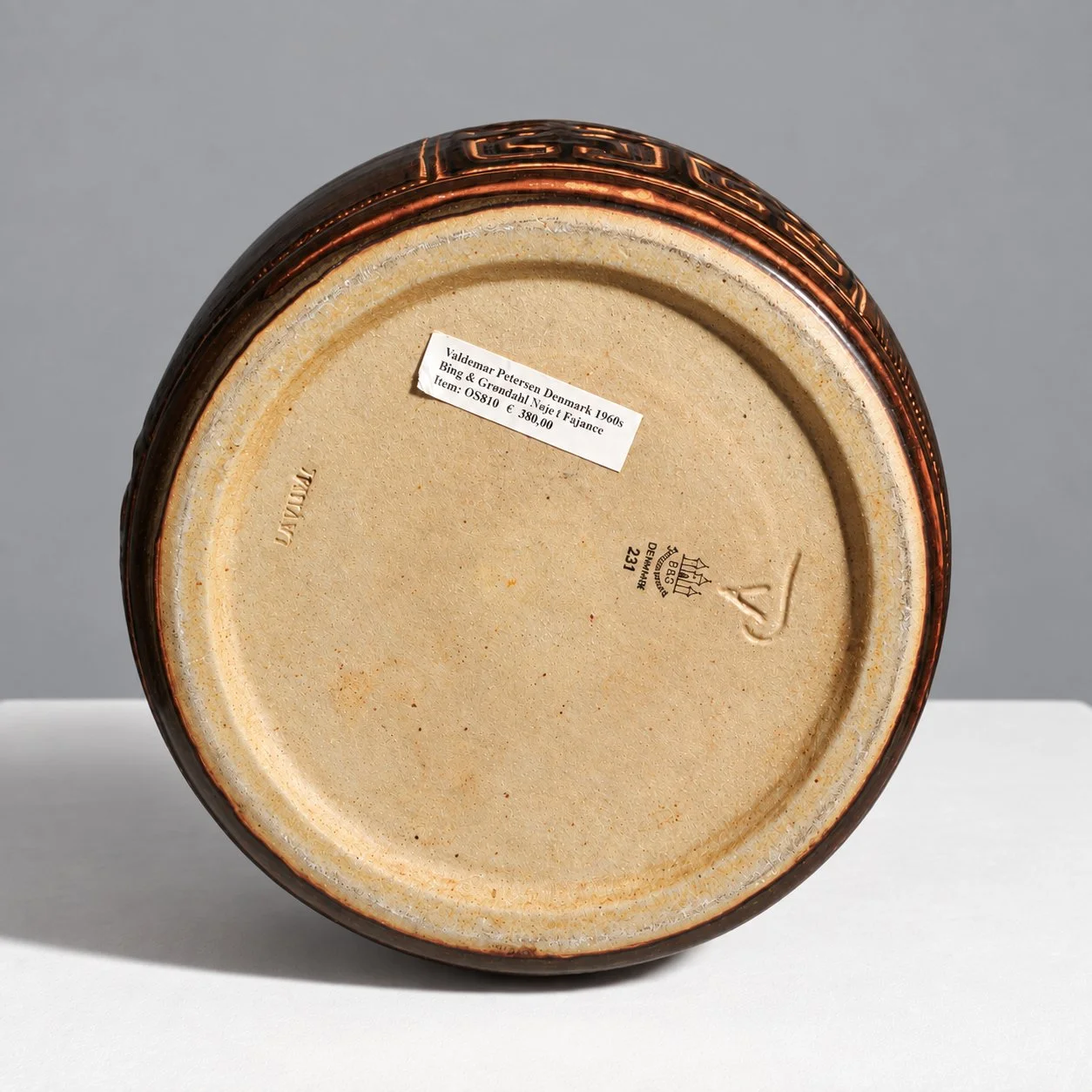 BG-231_Vase_Underside_Square.jpg