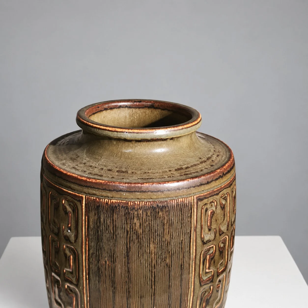 BG-231_Vase_Detail-Rim_Square.jpg