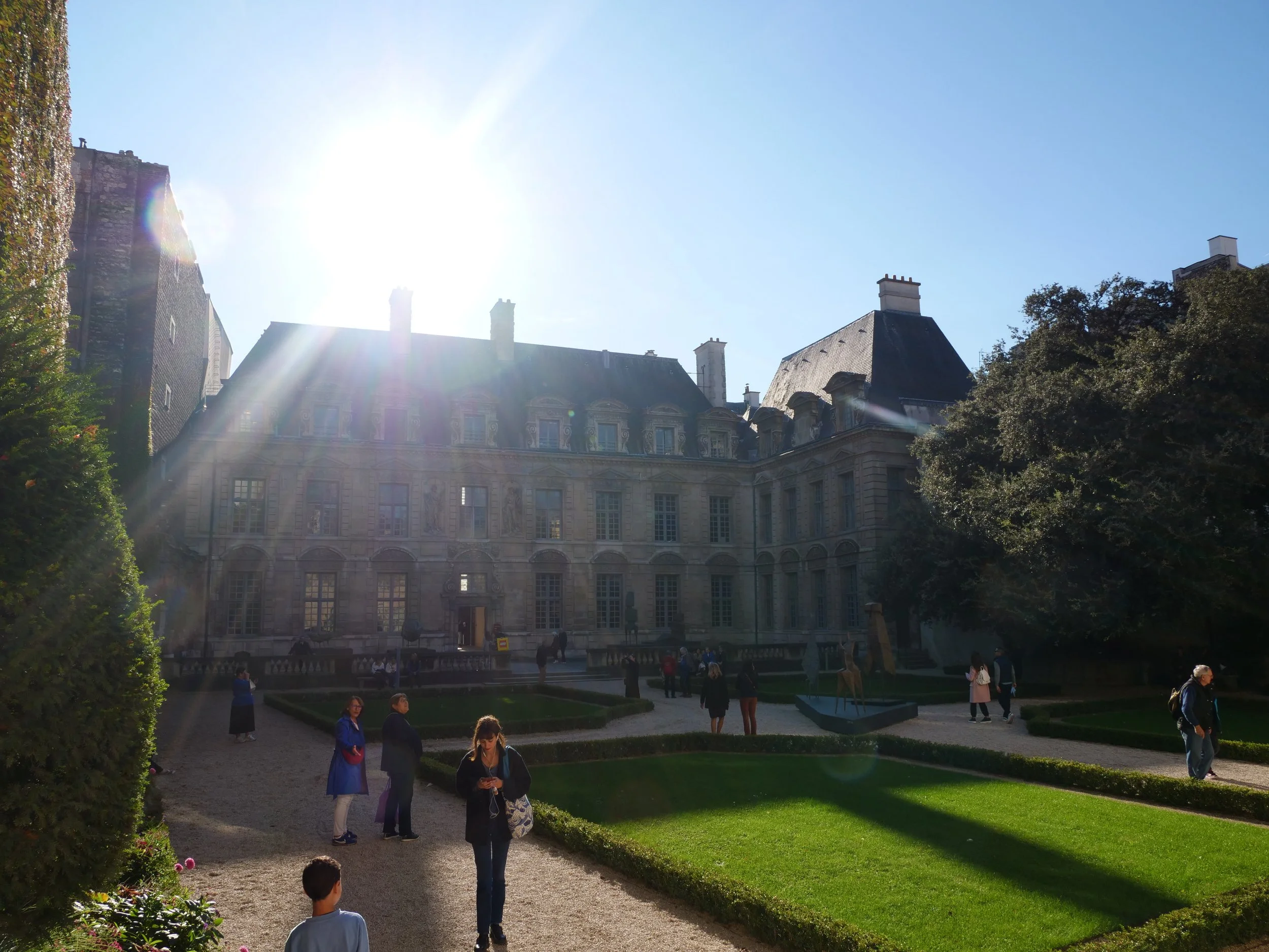Wander through the peaceful Jardin de l’Hôtel de Sully, a hidden oasis tucked behind centuries-old walls.