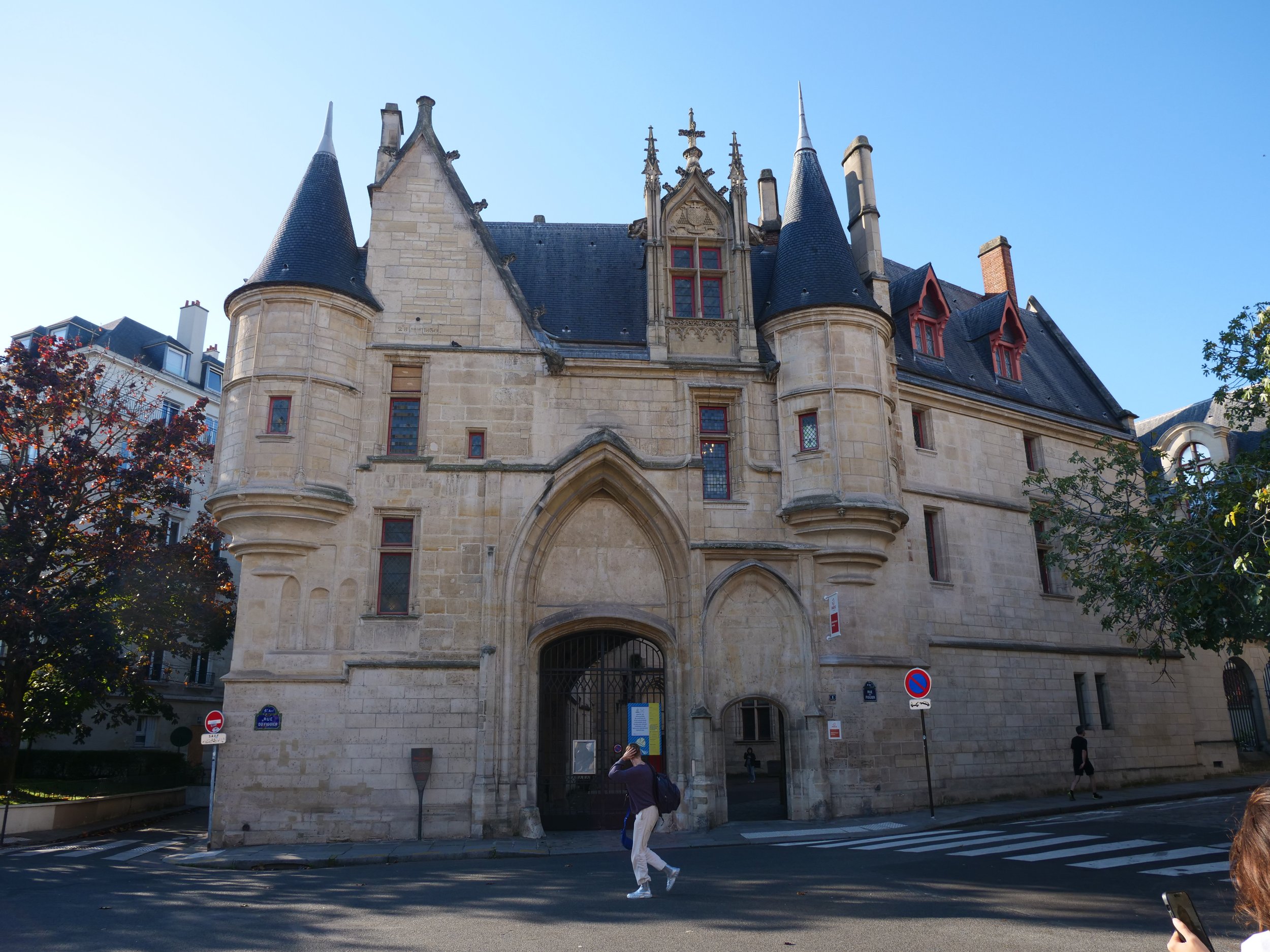 Explore the medieval splendor of the Hôtel de Sens, a testament to the Marais’s rich and diverse architectural history.
