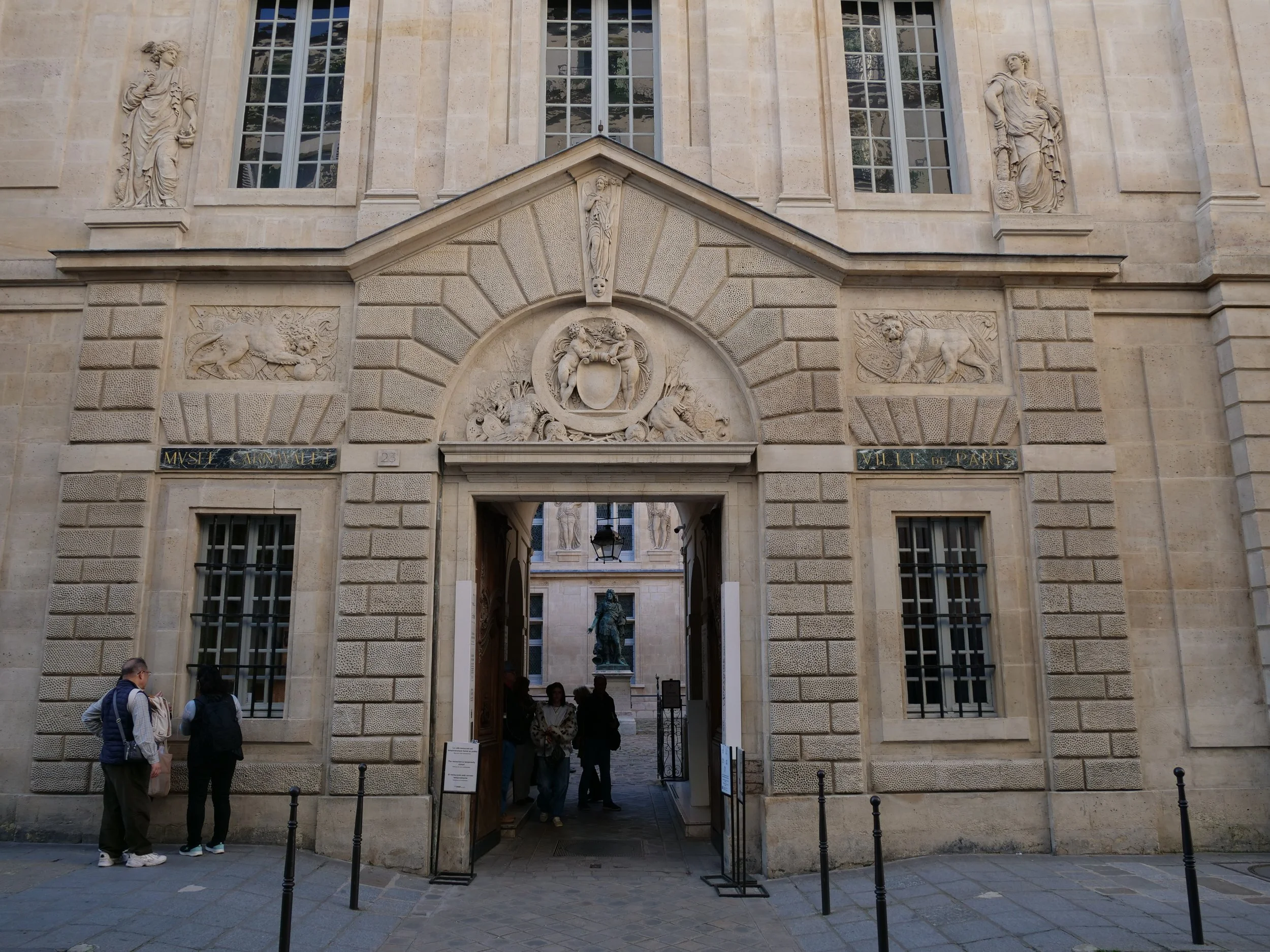 Discover the Musée Carnavalet, dedicated to the history of Paris, housed in a stunning Renaissance mansion.