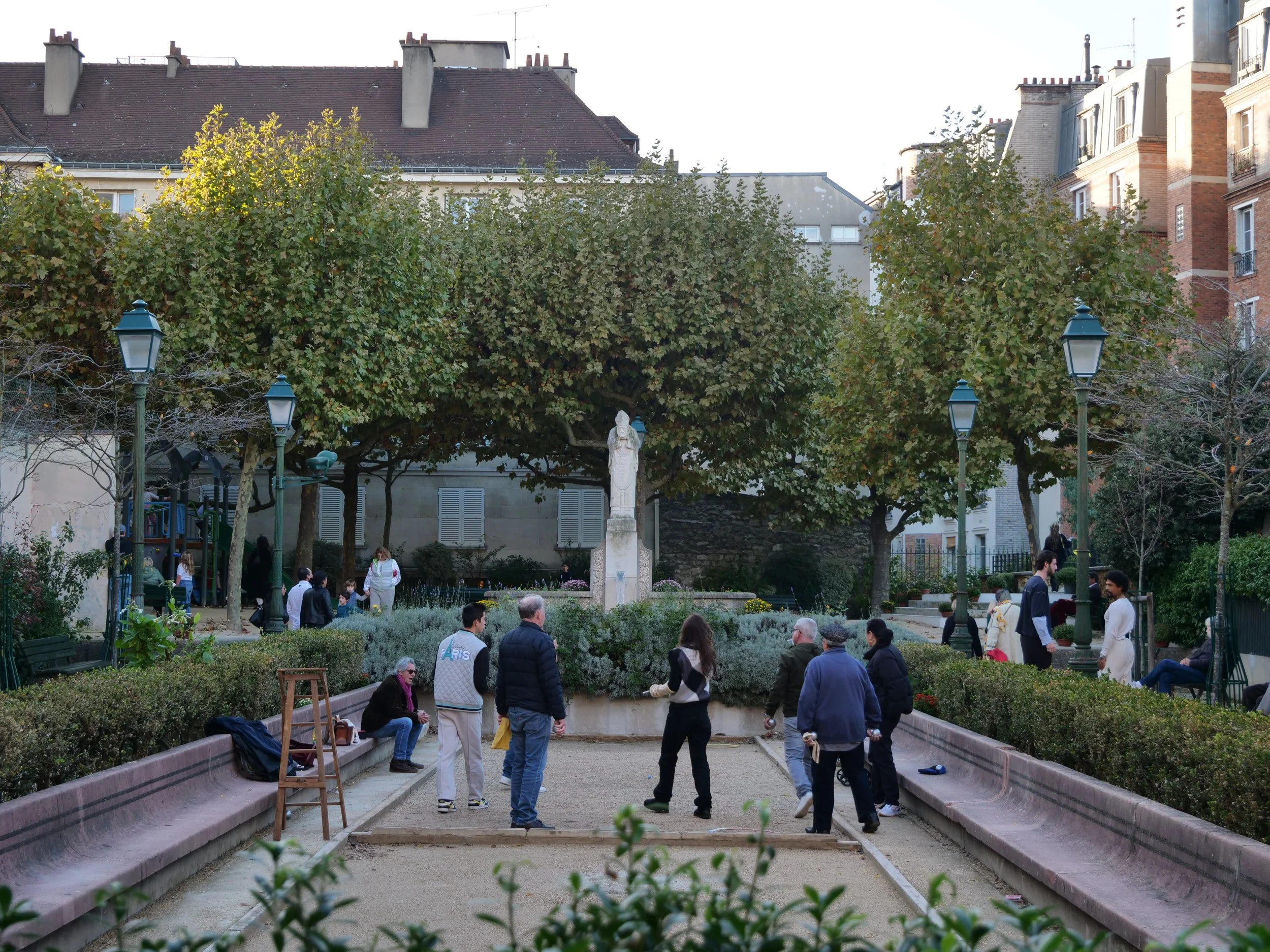 A hidden gem in Montmartre, the Square Suzanne Buisson invites you to relax amidst nature.