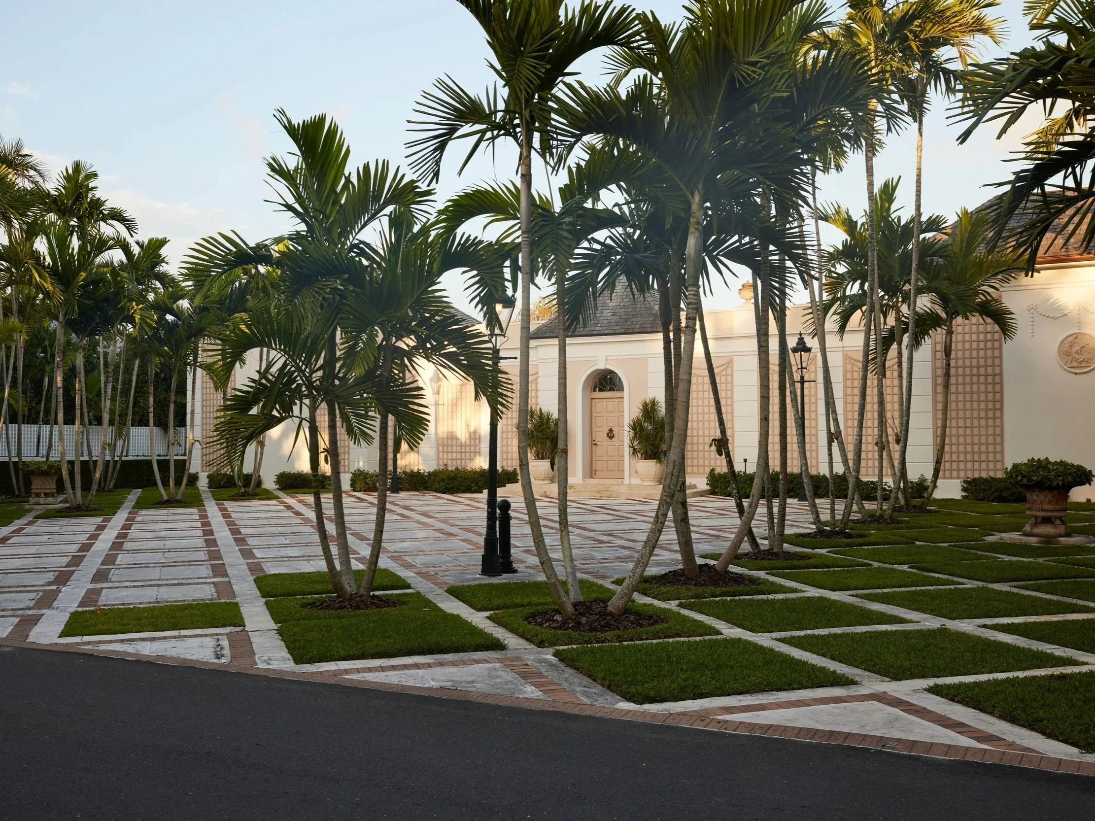 Tivioli+-+Lyford+Cay+-+Bahamas+-+Island+Dreaming+by+Amanda+Lindroth+-+Published+by+Vendome+Press+-+Photos+by+Dylan+Chandler+55+%281%29.jpg