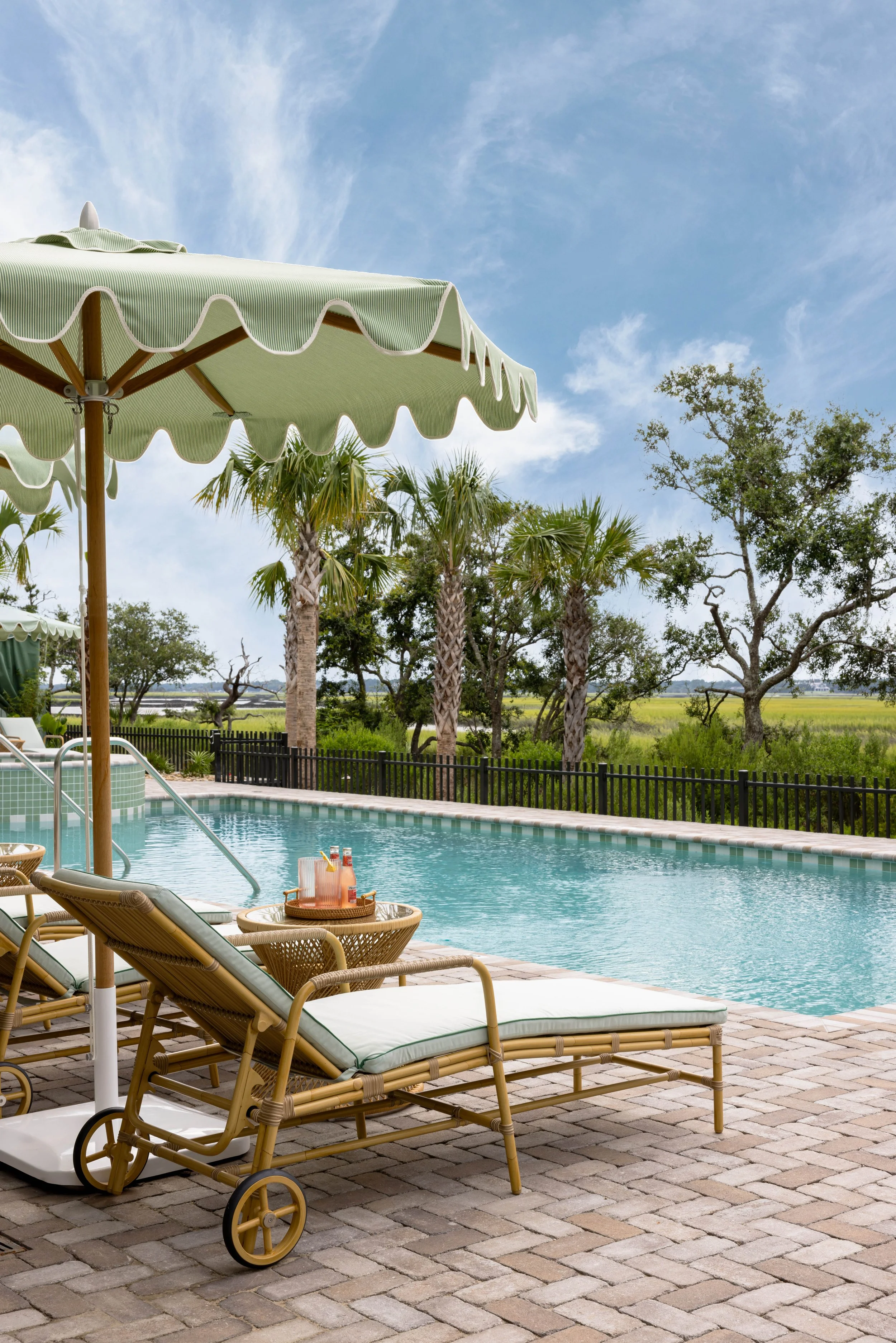 The Dunlin - Auberge - Amanda Lindroth (1).jpg