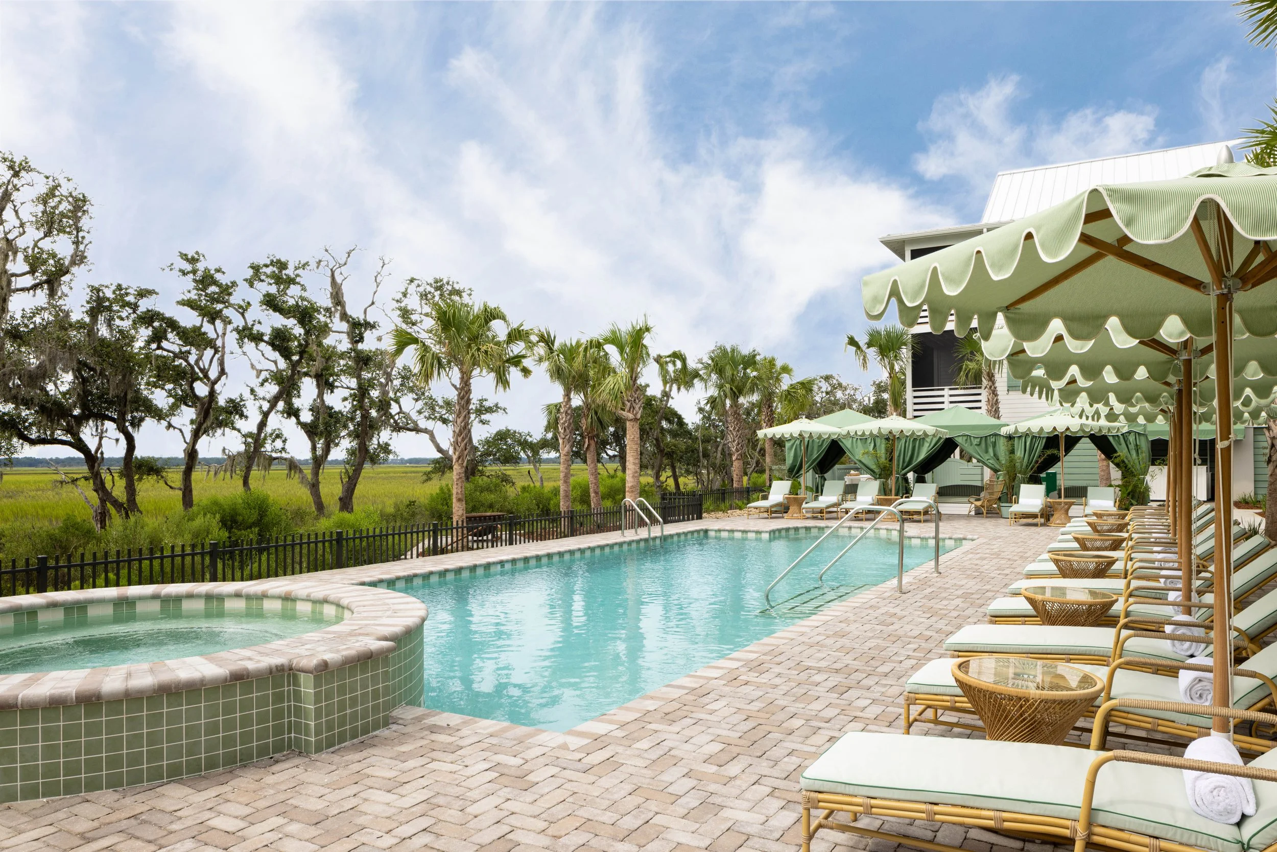 The Dunlin - Auberge - Amanda Lindroth.jpg