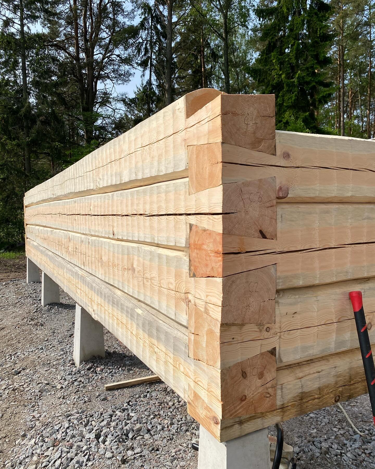 T&auml;ktomin koulun pihapiiriin on rakentumassa sauna! Tiedossa on yleis&ouml;vuoroja, yksityistilaisuuksia, saunapaketteja yms. Saunan ty&ouml;nimen&auml; on ollut taidesauna, mutta el&auml;myssauna kuvaa ajatustamme ehk&auml; viel&auml;kin monipuo