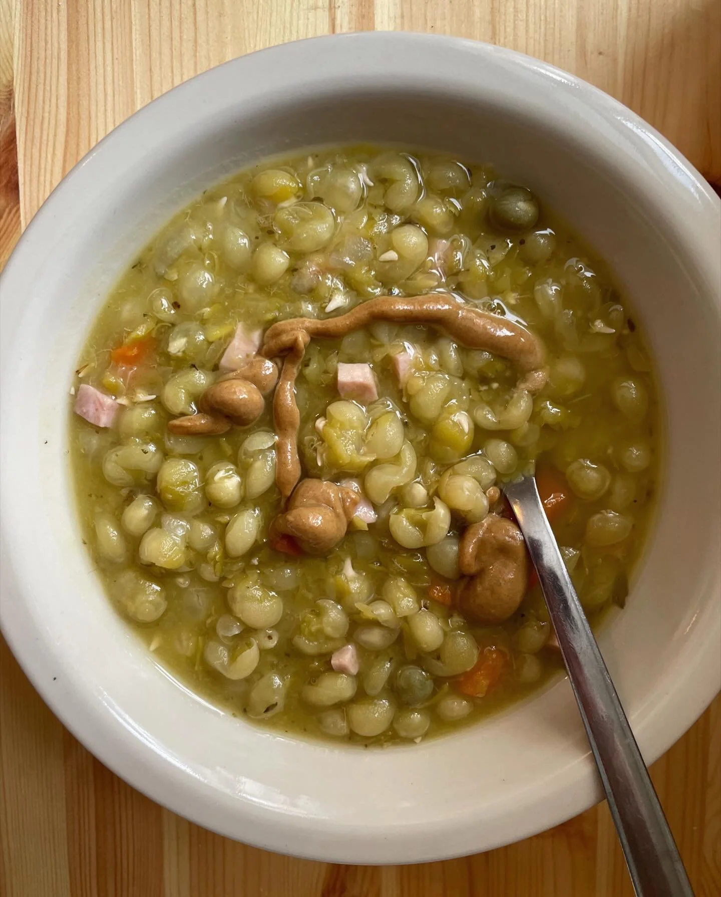 Talon v&auml;ki kiitt&auml;&auml; ja kumartaa, ihana laskiaismeininki t&auml;ytti vanhan koulun t&auml;n&auml;&auml;n! Kiitos upeasta musiikista soittajille ja kiitos ihanat vierailijat, jotka tulitte keitolle ja pullalle. 

Vi tackar och bockar, vil