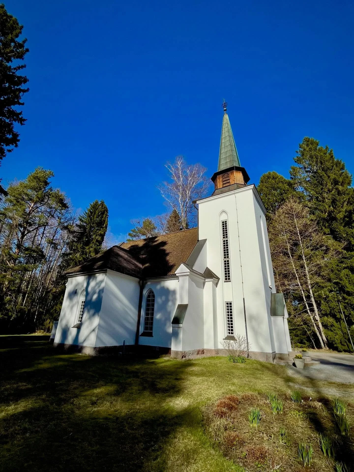 Tiesitk&ouml;s, ett&auml; T&auml;ktomin koulu on harkitsemisen arvoinen paikka h&auml;iden viettoon? K&auml;velymatkan p&auml;&auml;ss&auml; on upea T&auml;ktomin kappeli, ja h&auml;&auml;vieraita saamme mahtumaan tiloihimme n. 100 henke&auml;. Pihal