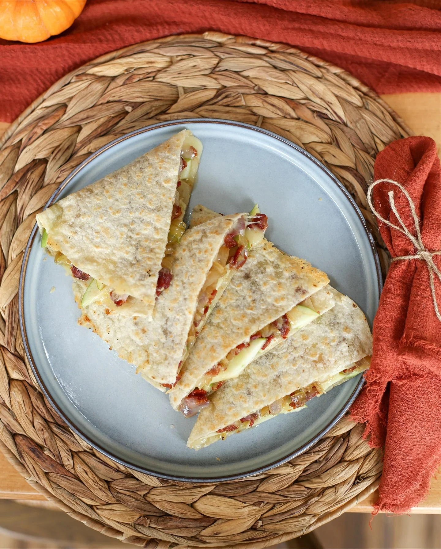 🍁 LL FALL MENU DROP // DAY 2 🍁
Apple Bacon Cheddar Quesadilla
 crispy golden tortilla stuffed with caramelized apples & onions, white cheddar, smoky bacon, and a hint of Dijon.
sweet, savory, and everything fall should taste like. 🍎
drop 3 l