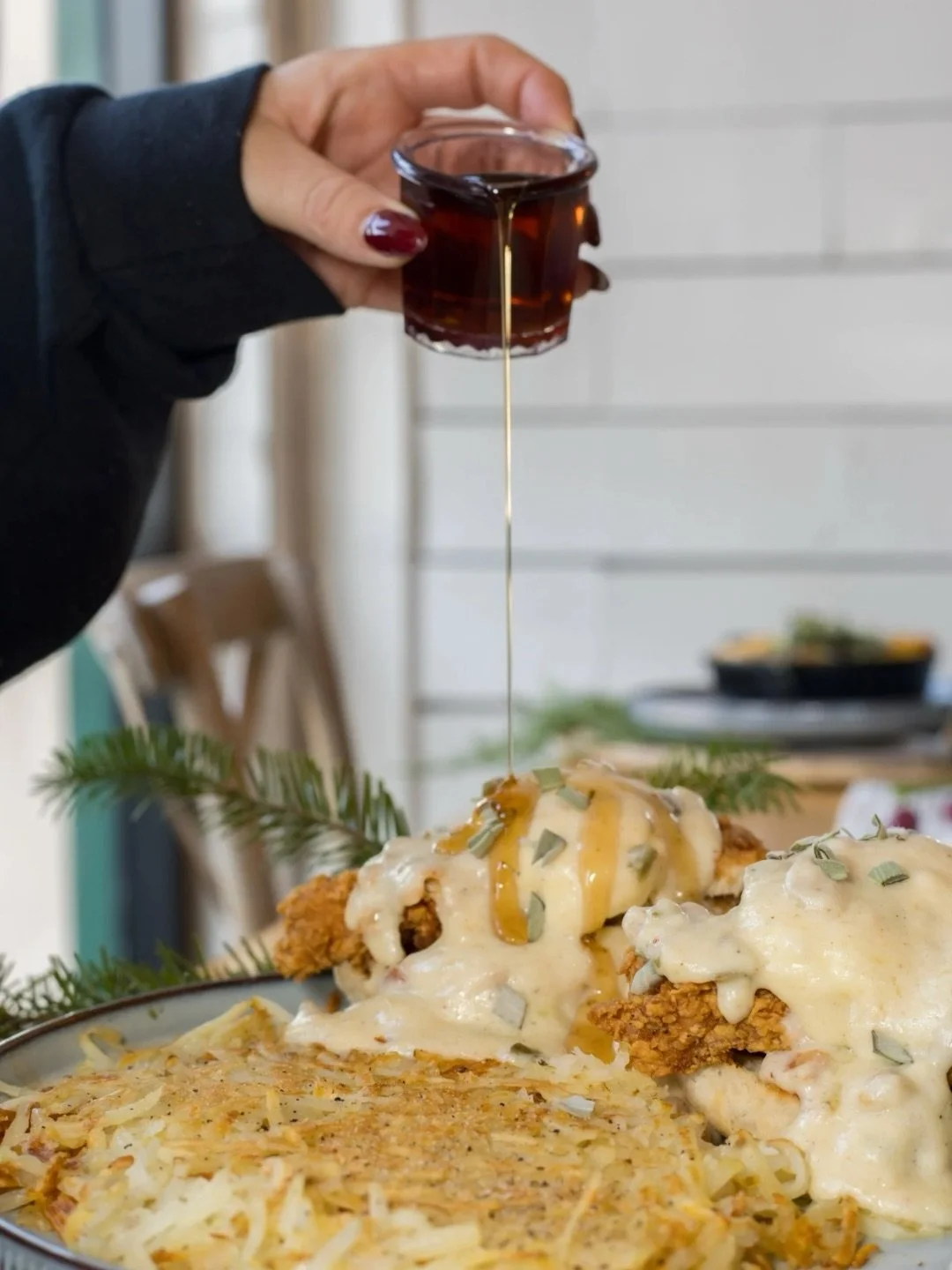If brunch had a soundtrack&hellip;

Tennessee Orange Benedict with fried chicken, honey bourbon biscuits &amp; sausage sage gravy 🎶🧡

Photos: @lyndsrayphoto 
Social management: @socialglowup.co