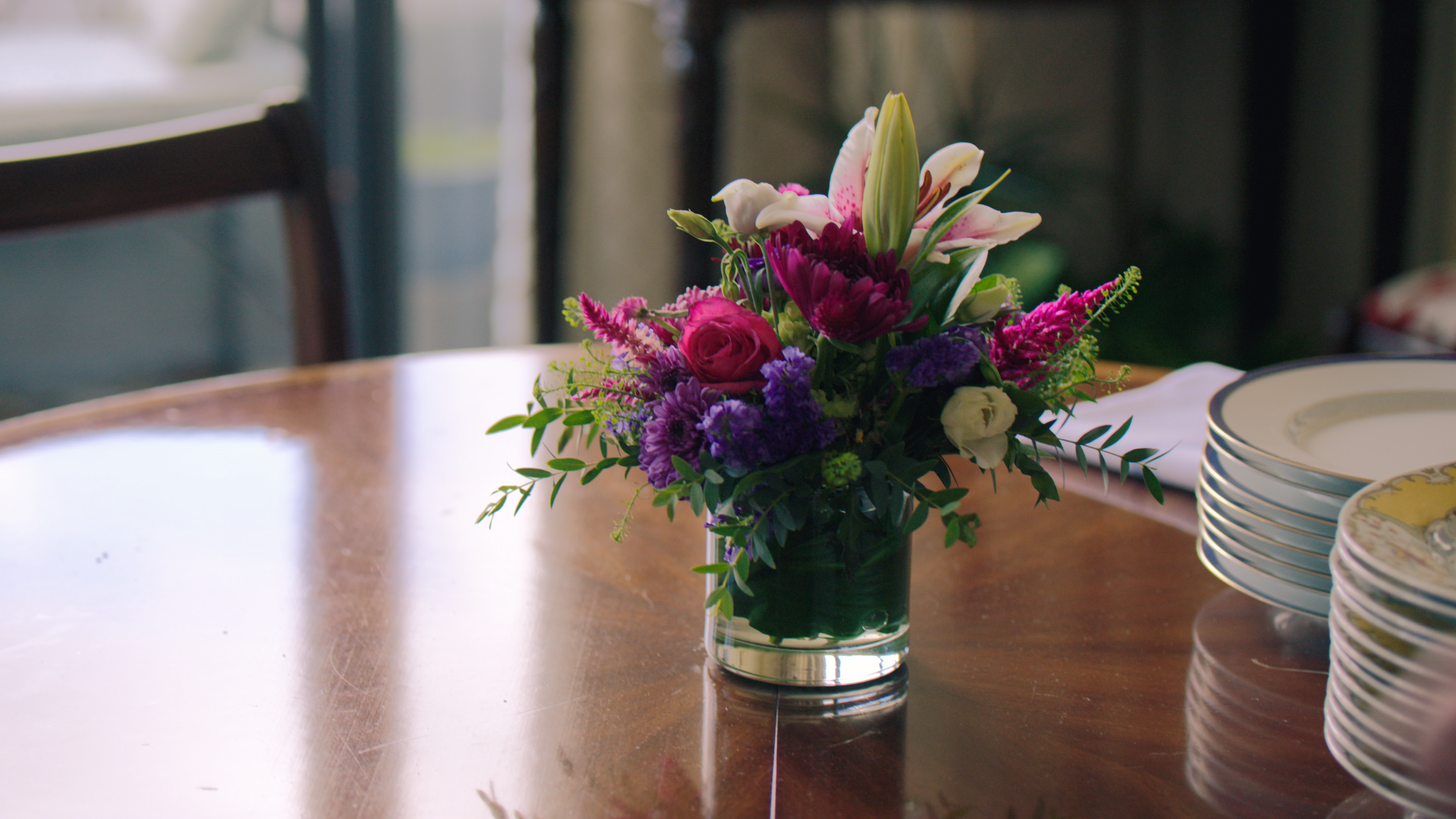Blooms & Balance: Creating Floral Centerpieces for Effortless Entertaining