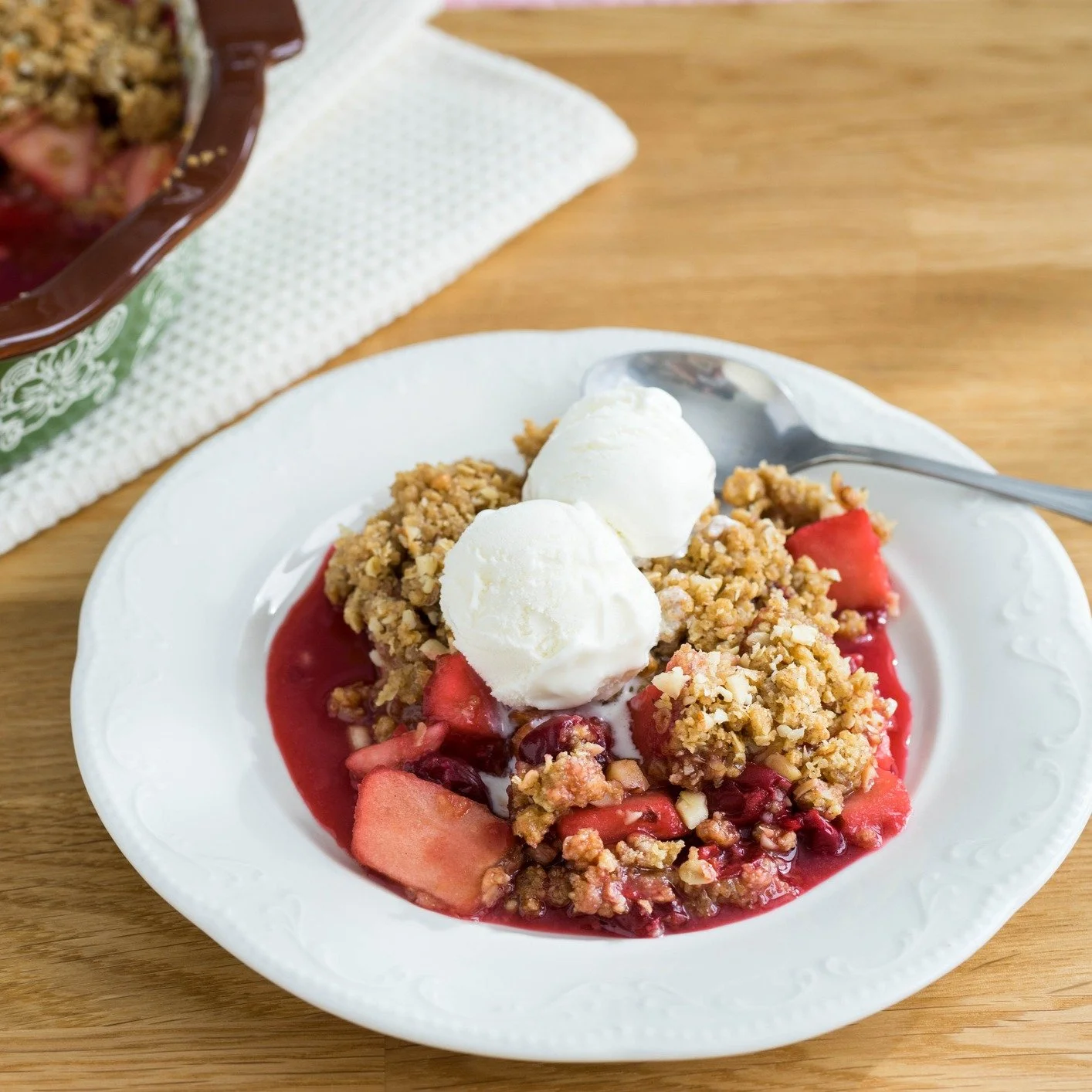 The temps are dropping, the evening air is crisp, and the leaves are starting to turn - it's officially fall! This Cranberry Apple Crisp brings together the best of the season&rsquo;s flavors: tart cranberries, sweet apples, and a buttery oat topping