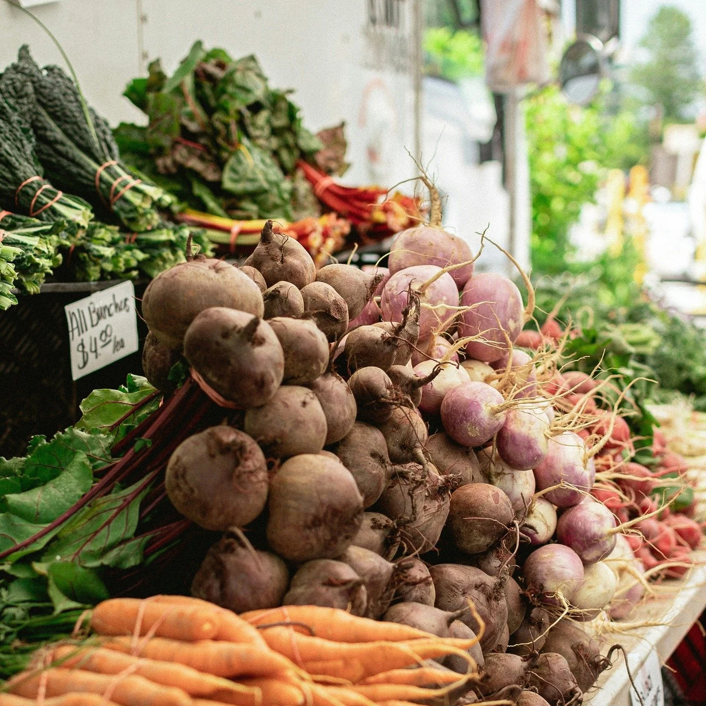 As summer fades and the air turns crisp, farmers&rsquo; markets across the East Coast transform into a celebration of fall&rsquo;s bounty. From hearty root vegetables to tender greens, the produce of autumn brings comforting flavors and nourishing de