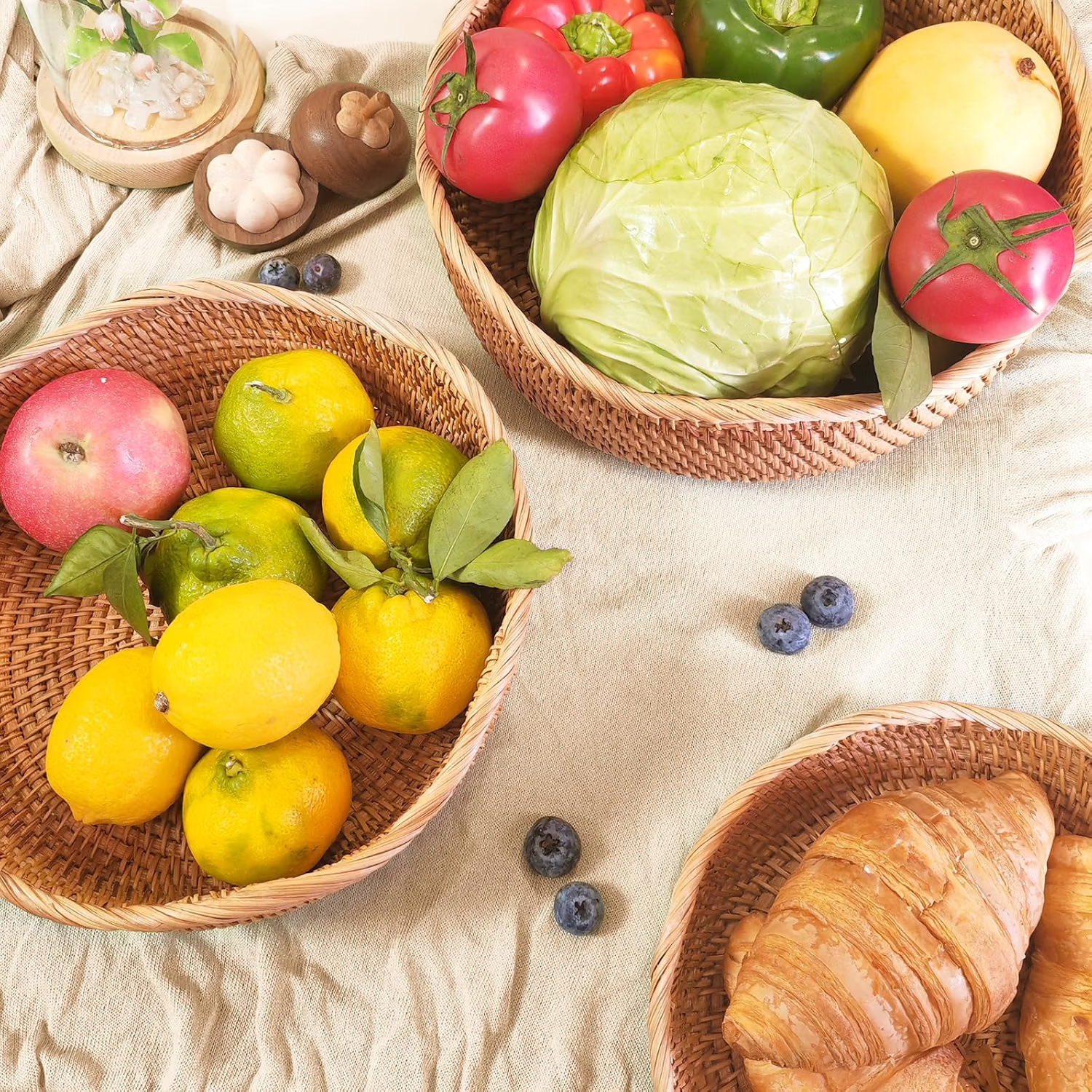 A wicker basket can make a table feel relaxed and bring a casual elegance to everything from a backyard barbecue to an outdoor dinner party. 