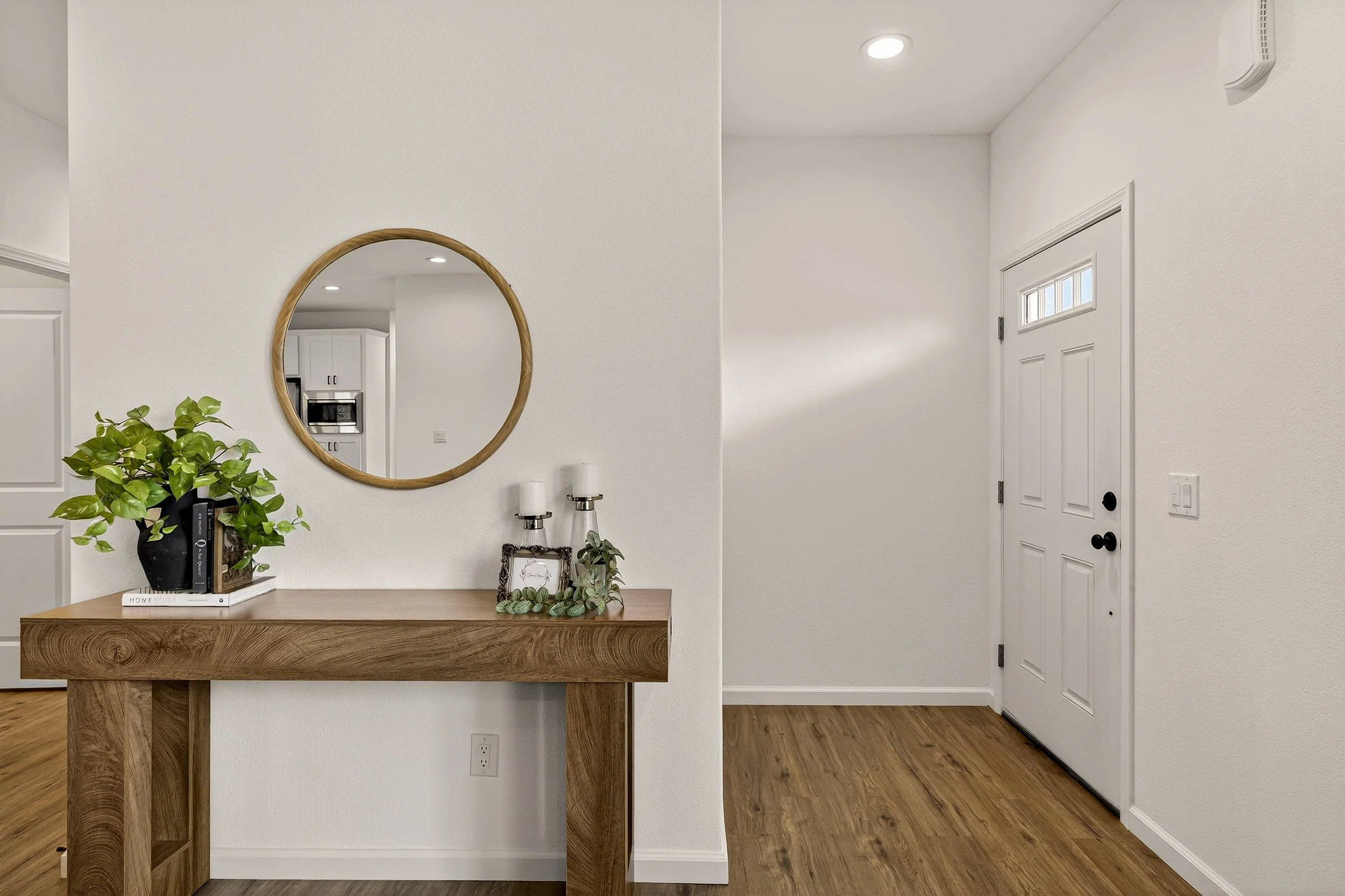 6160 Beacon Ct - 008 (Photos).jpg