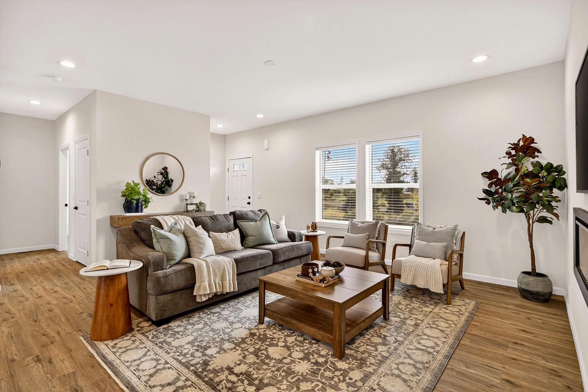 mls_6160 Beacon Ct - 013 (Photos).jpg