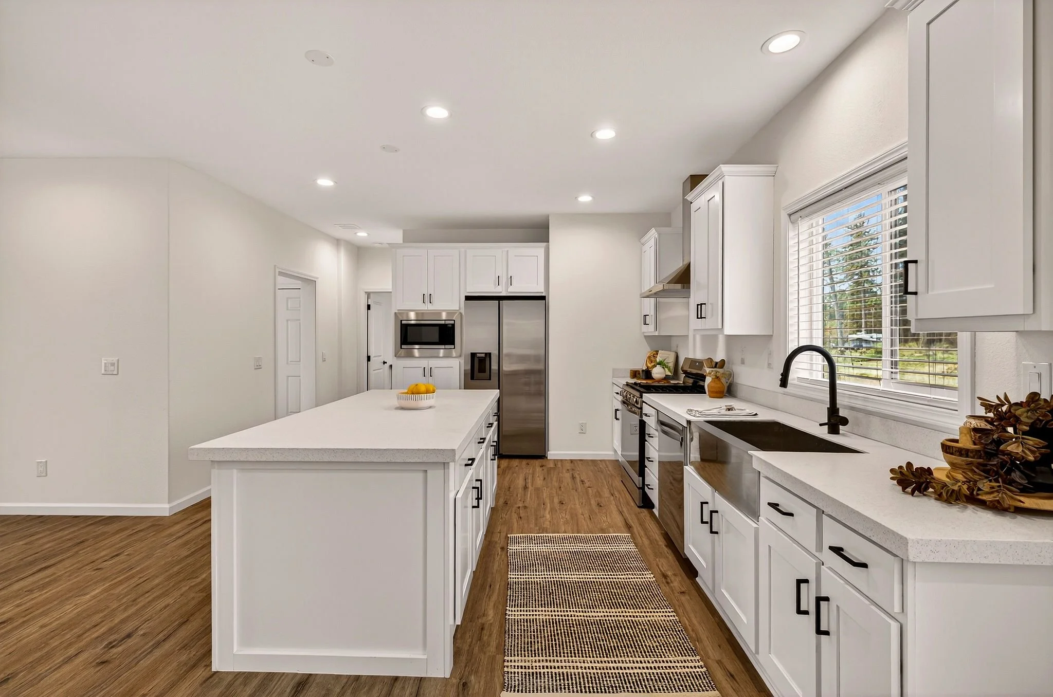 mls_6160 Beacon Ct - 021 (Photos).jpg