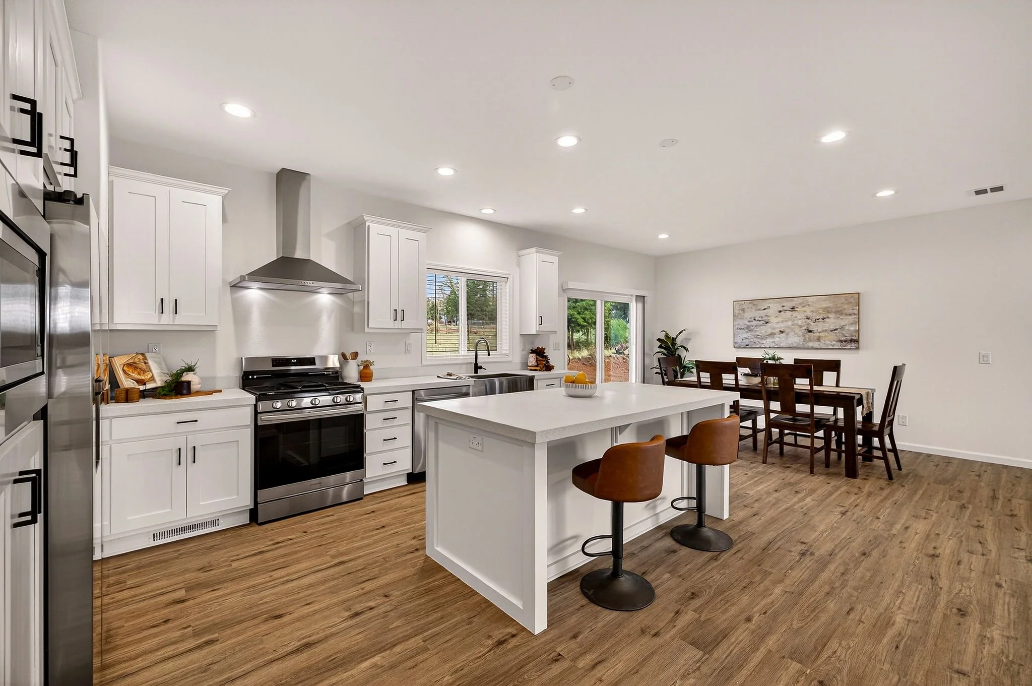mls_6160 Beacon Ct - 019 (Photos).jpg
