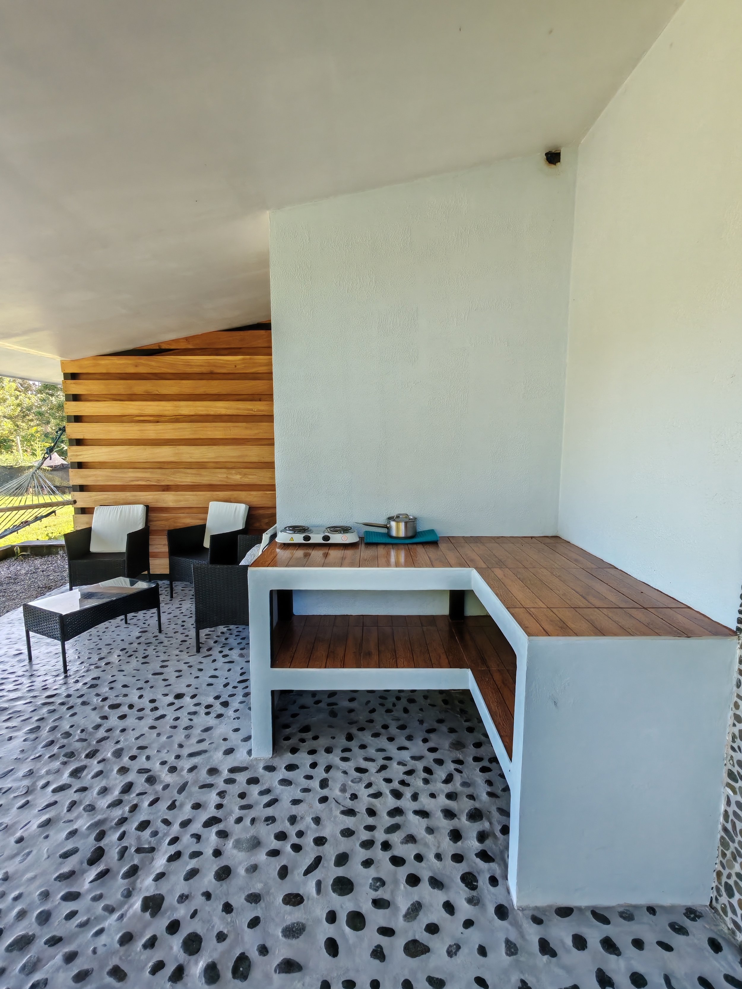Outdoor kitchen area
