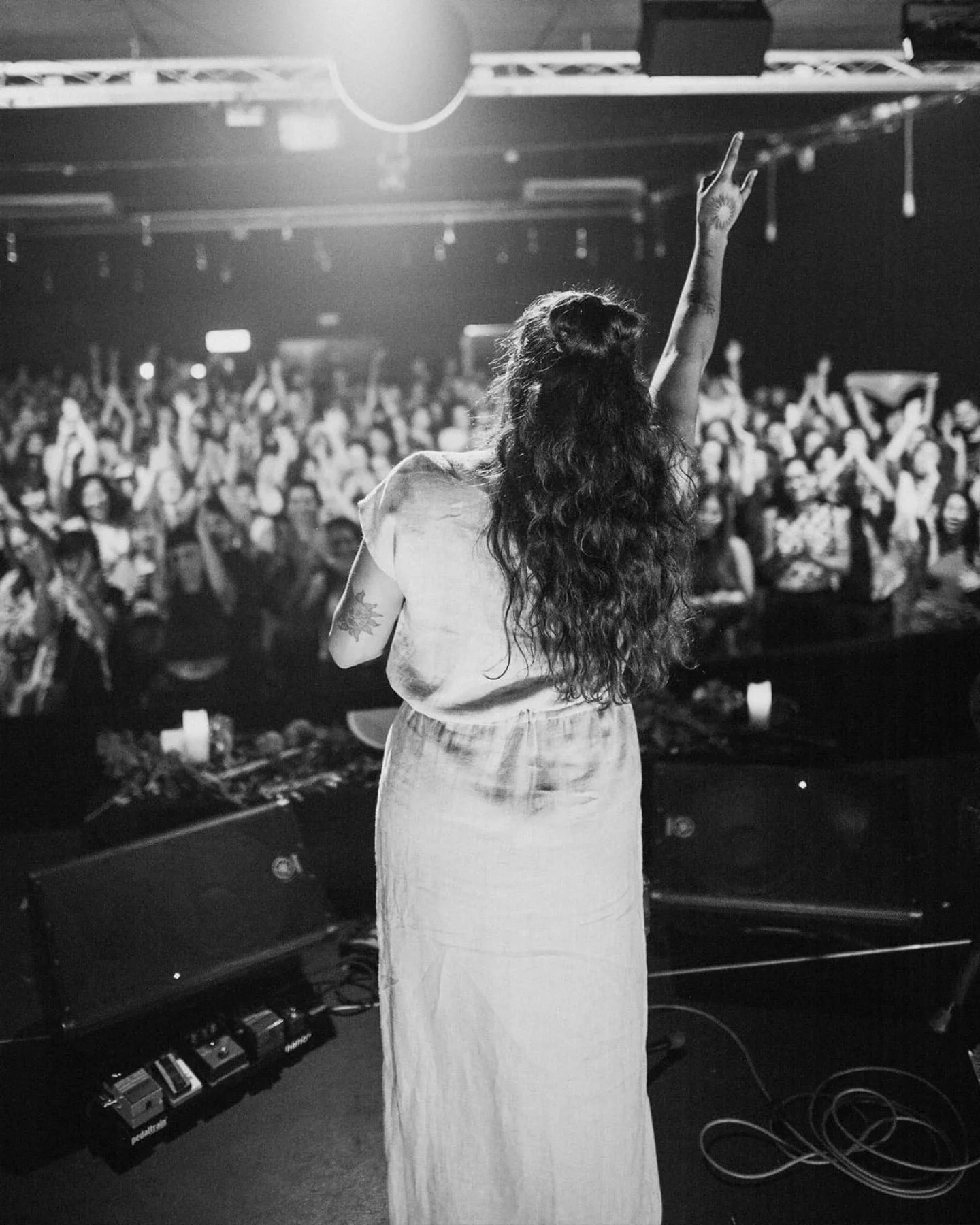 @la_muchacha_isabel &times; @la.otraorilla en Barcelona con todas sus manos cuidadoras y cuidadas.

El v&iacute;deo me lo hizo la preciosa @tina_marti siempre con mil ojos.

Primera parte: @oye_sebas
Artistas amigos invitados:
@miguelguerraguerrero
@