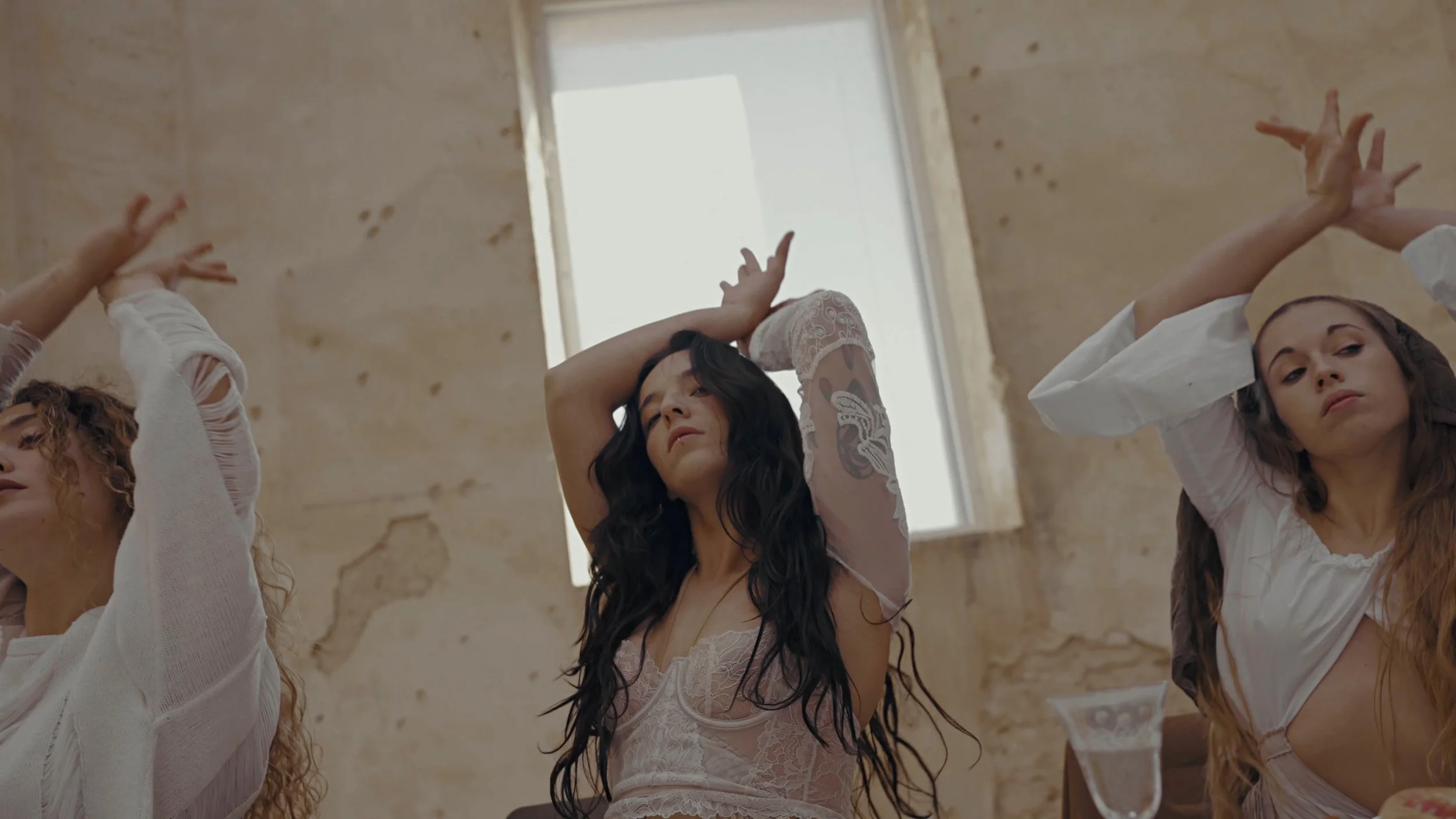 Verònica Hernández videodanza "Tierra Quemada" fotografías por Claudia Herrán