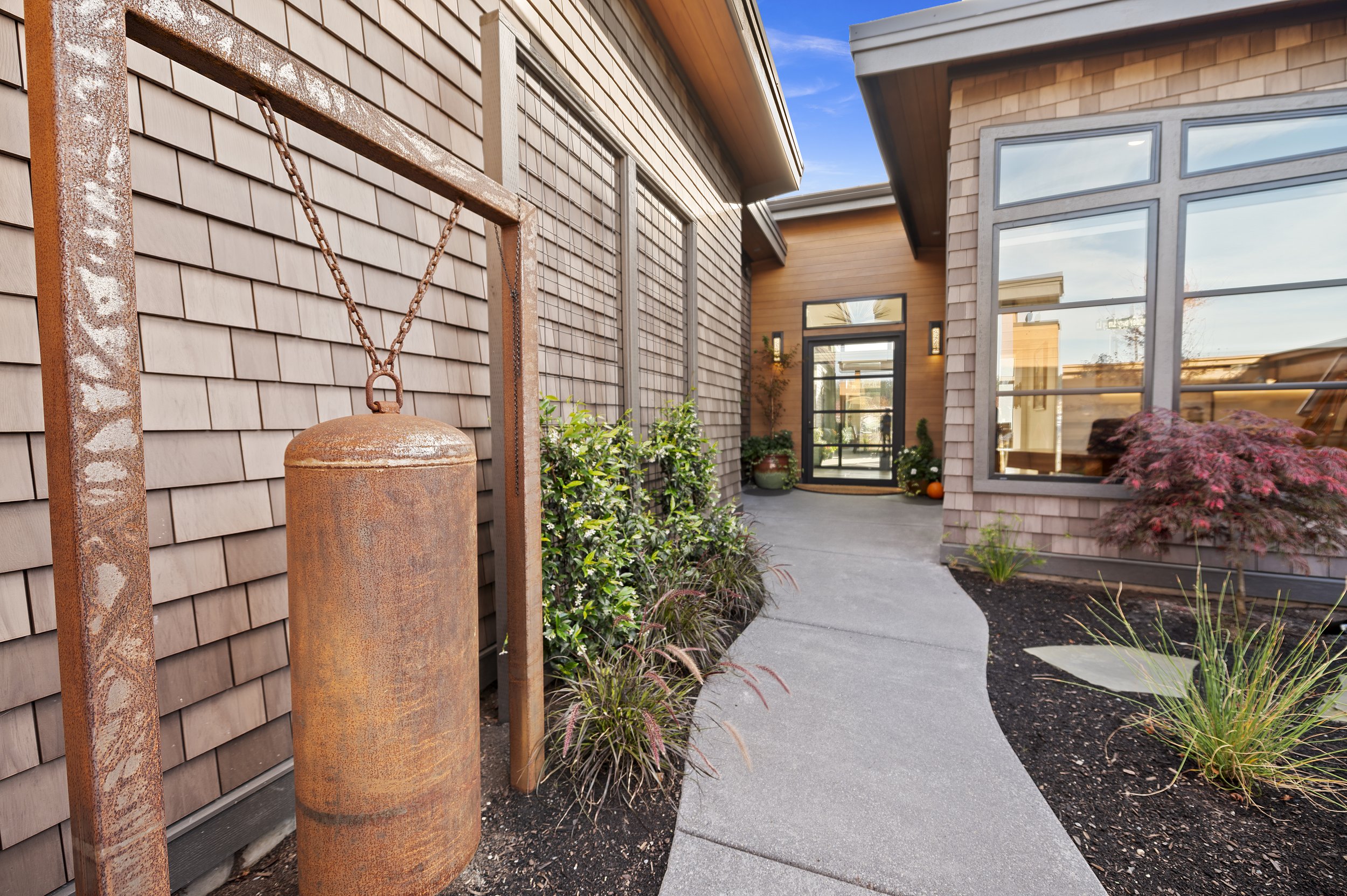 Entry way with bell