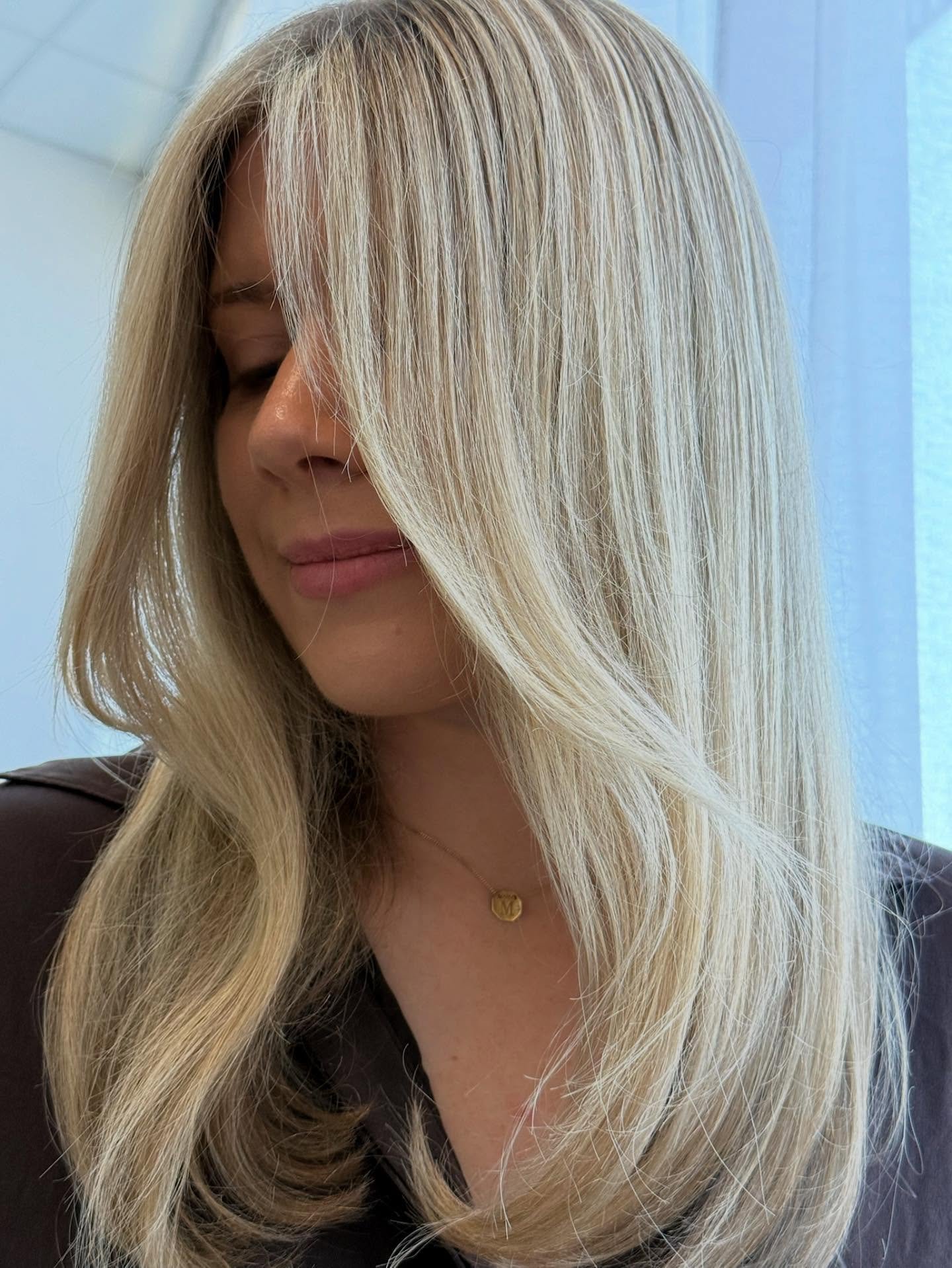 Can we just take a moment for this stunning bright blonde! 🤩🤩 

Love having @portiarose.hair in the salon showing off her incredible skills 🫶🏻🫶🏻