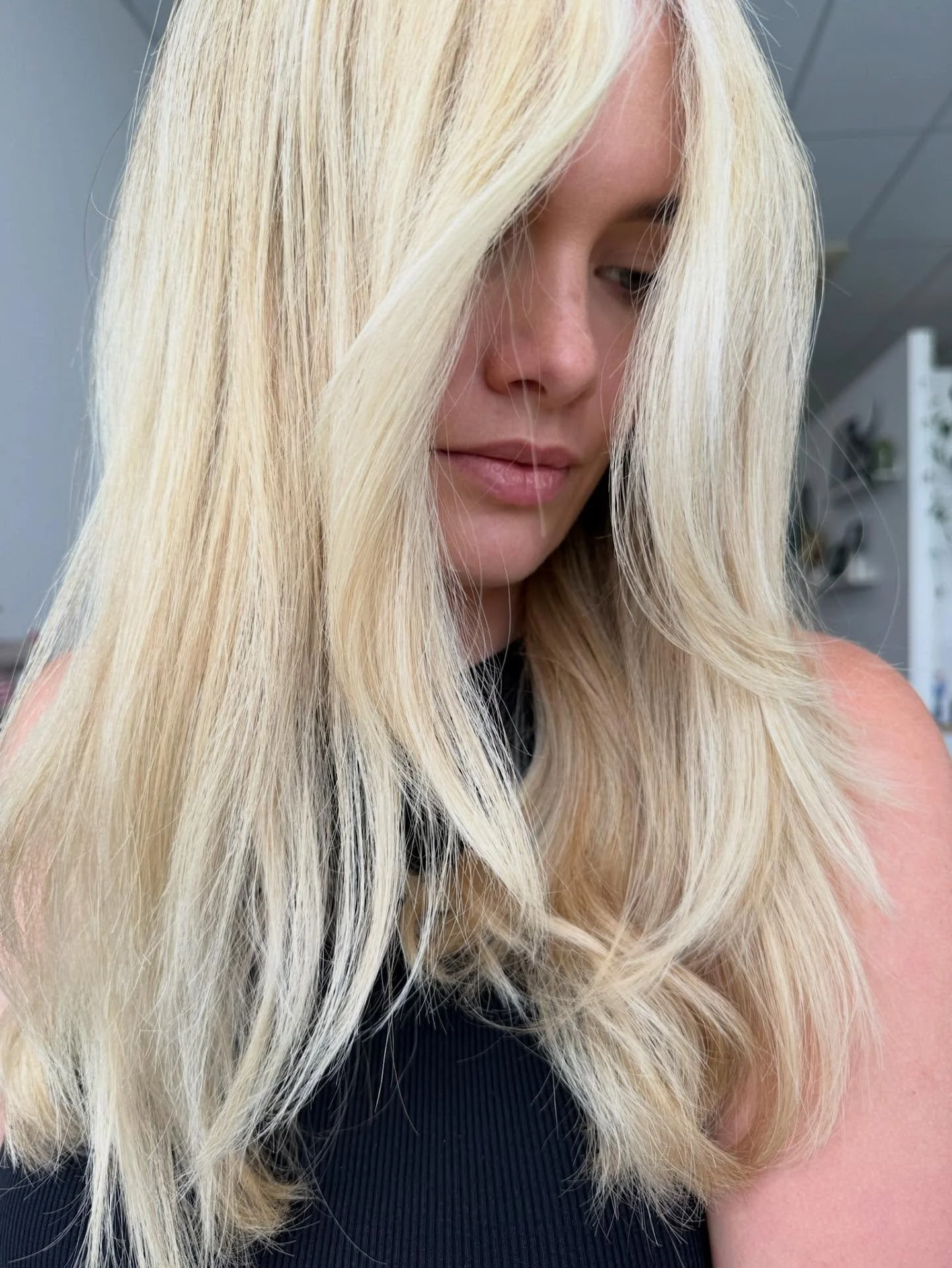 The Australian summer is here and there is nothing more exciting then going bright blonde ☀️ 

Colourist and stylist @portiarose.hair 
Painting with @originalmineral