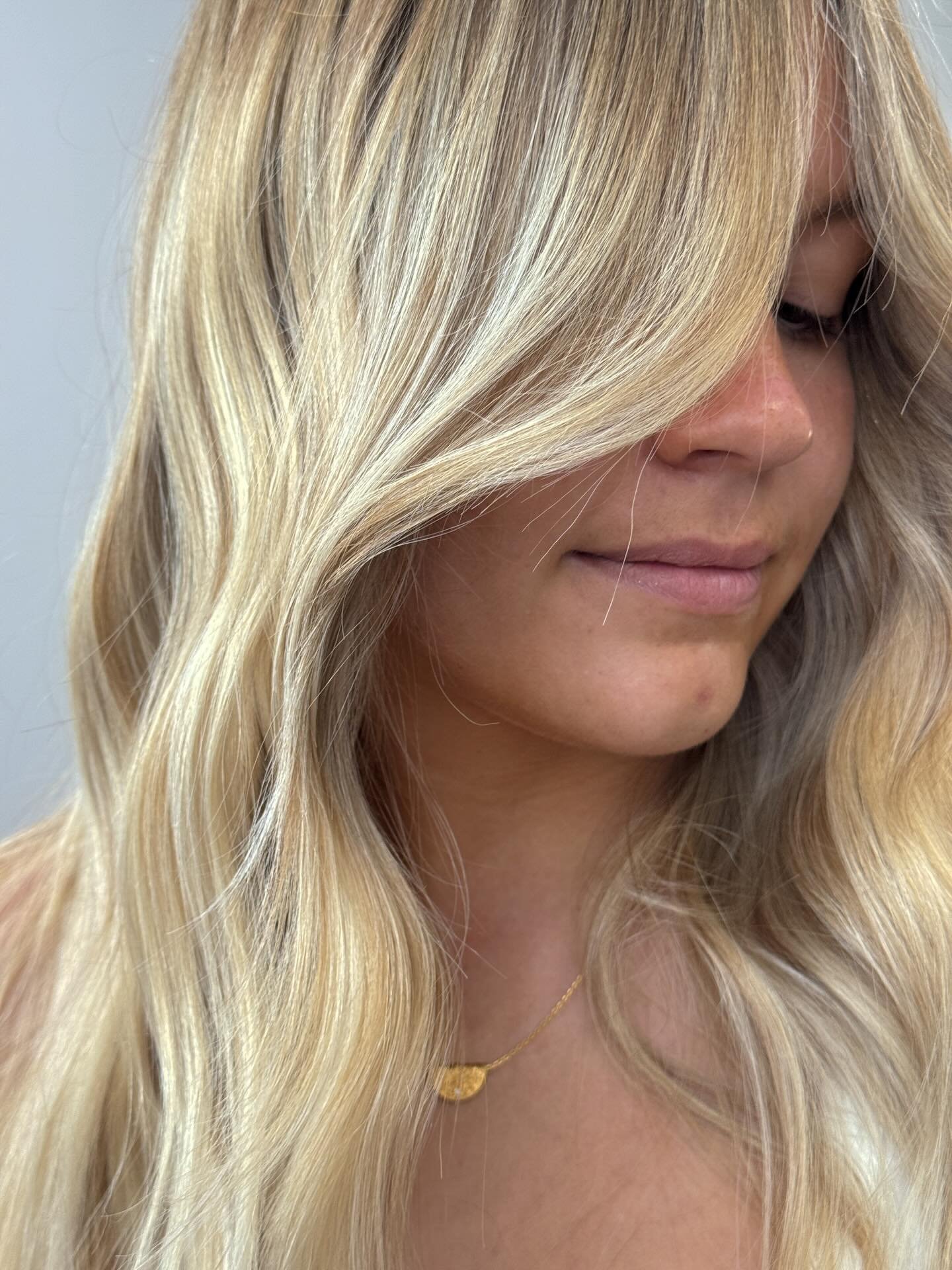 The brief? 
Lighter, brighter and lived in. I couldn&rsquo;t wait to bring it to life. ☀️
After an inspiring education day with @ameliajanehair, @jemmasteele__ showed me her vision and we were off.
Continuous education doesn&rsquo;t just refine our s