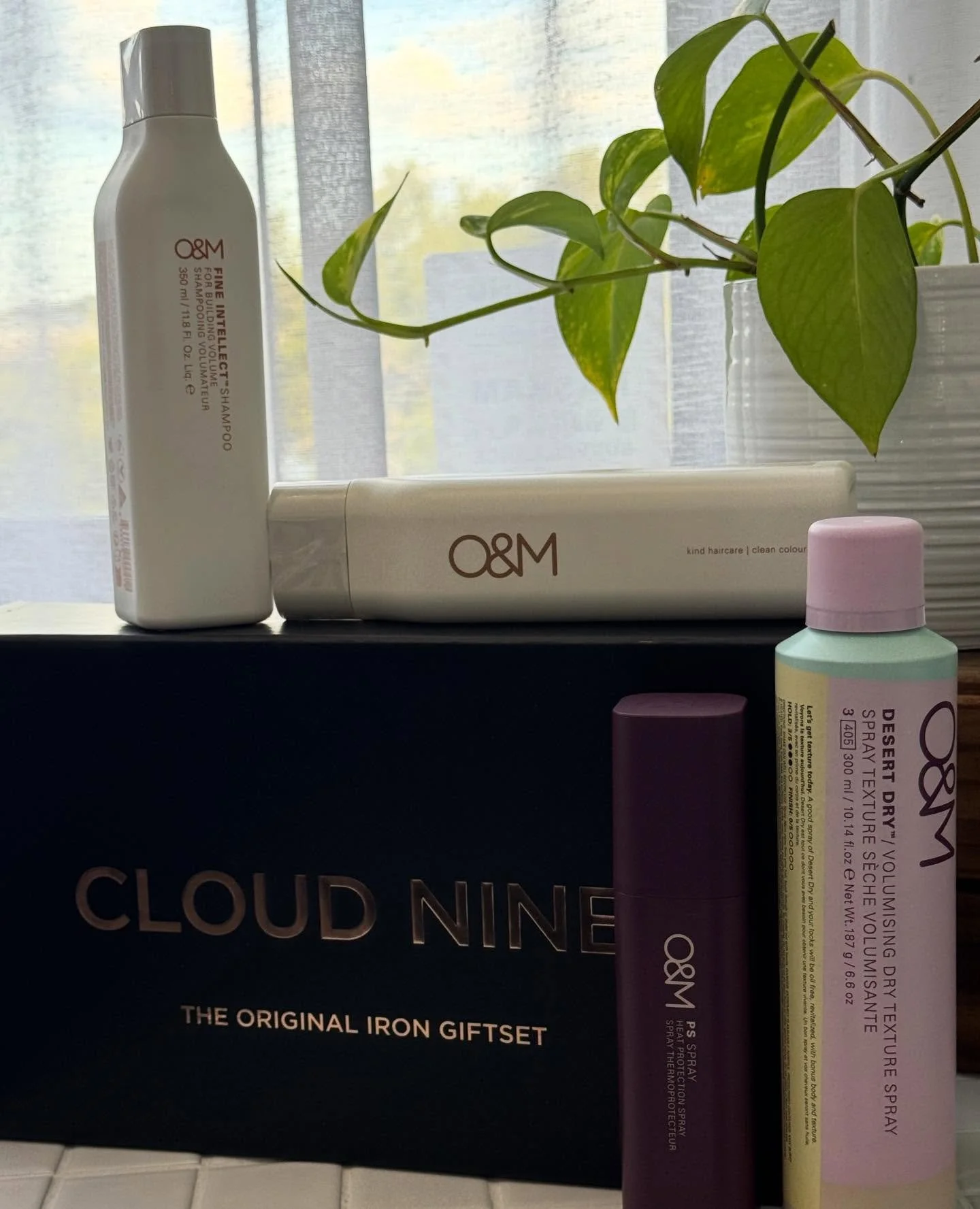 ⭐️ Styling Starter Kit ⭐️

Your must have products from @originalmineral and the iconic @cloudnineoz straightener.

Everything you need for smooth, shiny, effortless hair ✨