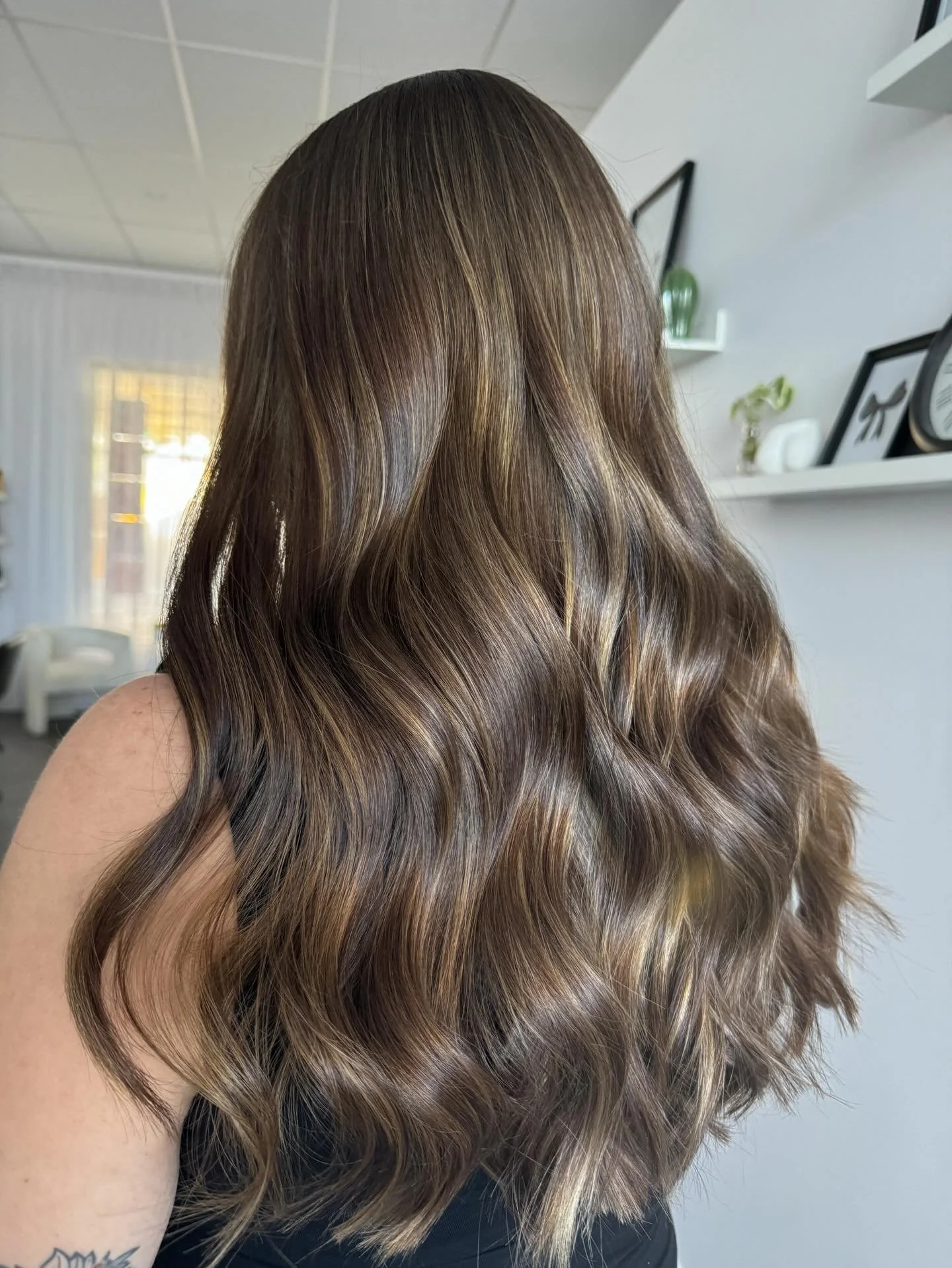 Sun kissed summer highlights with all the shine ✨ Healthy, glossy hair is always in season. ☀️🫶🏻

Stylist - Brooke 
Colour and products - @originalmineral