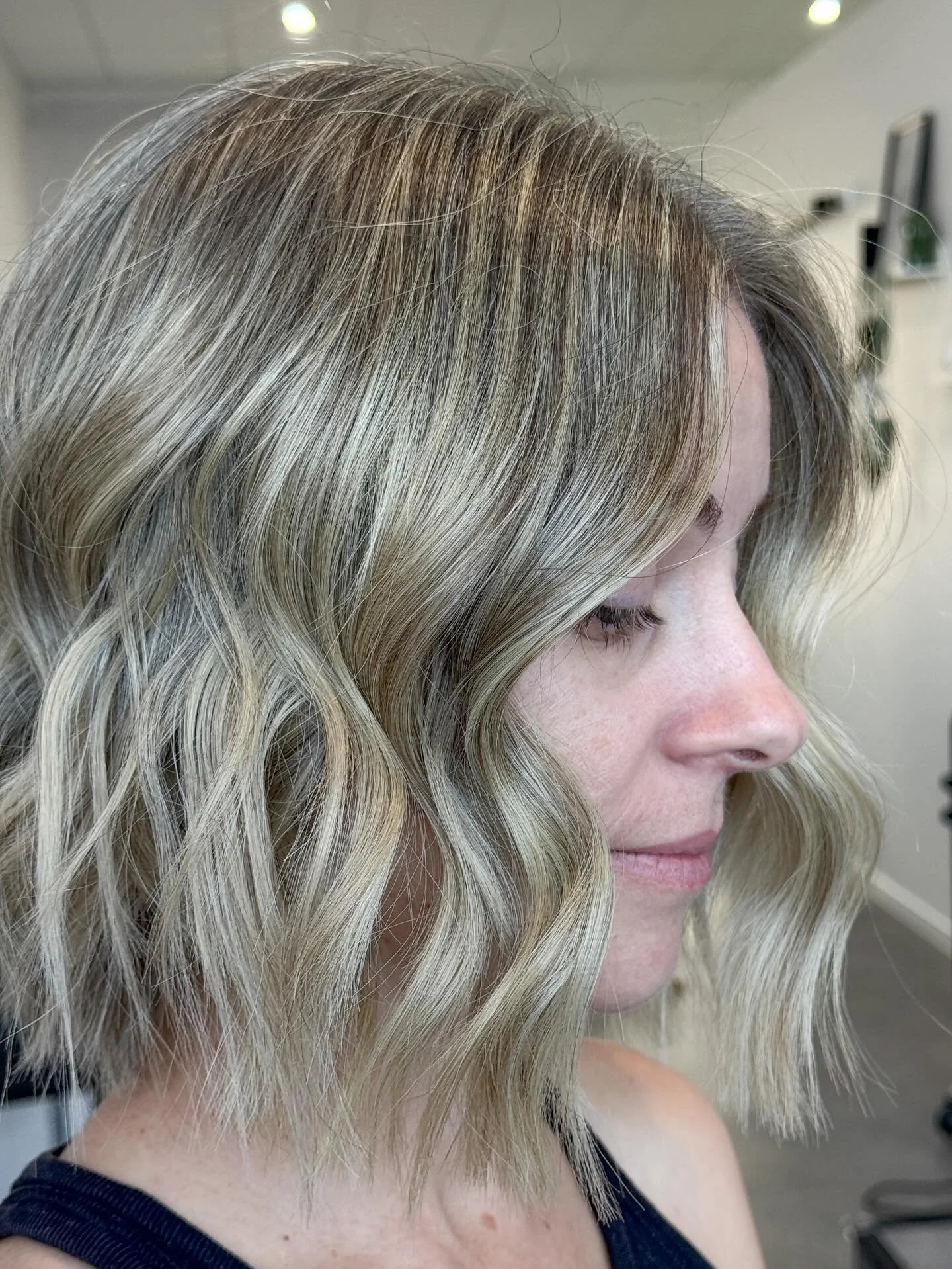 Sometimes we get so focused on creating the final result that we forget to capture the entire journey ✨
The hours of foiling, the careful toning, the attention to every detail&hellip; it&rsquo;s all part of the magic.

To show you the full process wo