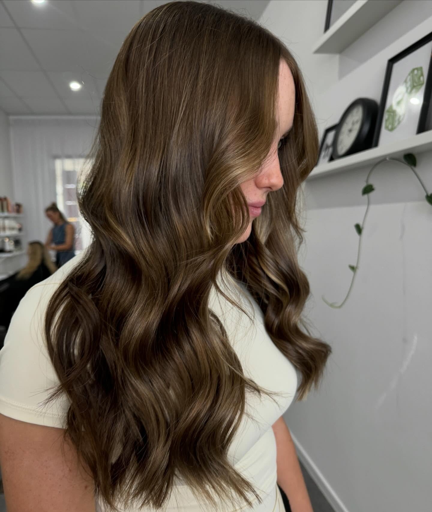 Rich brunette tones and soft highlights finished with a glassy shine ✨
Healthy hair always speaks for itself.

Stylist - @brooke.crumpp 
Using - @oandm_pro @oandm._