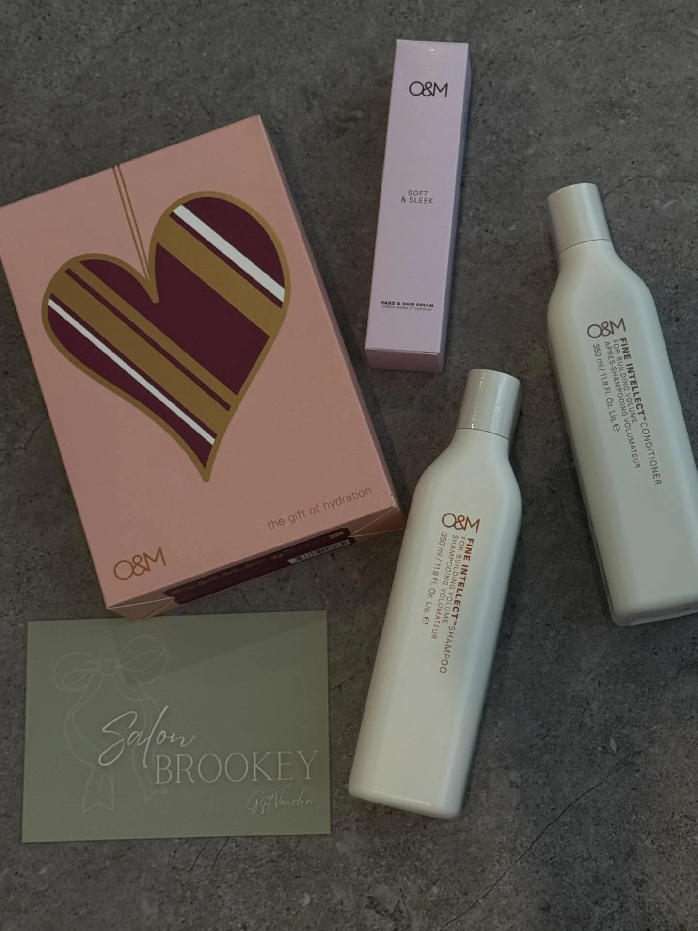 ✨ MOTHER&rsquo;S DAY GIVEAWAY ✨

We&rsquo;re celebrating all the beautiful mums by giving one lucky mama the gift of gorgeous hair 💖

WIN a $150 salon voucher + a luxe O&amp;M haircare package 🤍

To enter:
🩷 Tag your mum or a mama who deserves to 