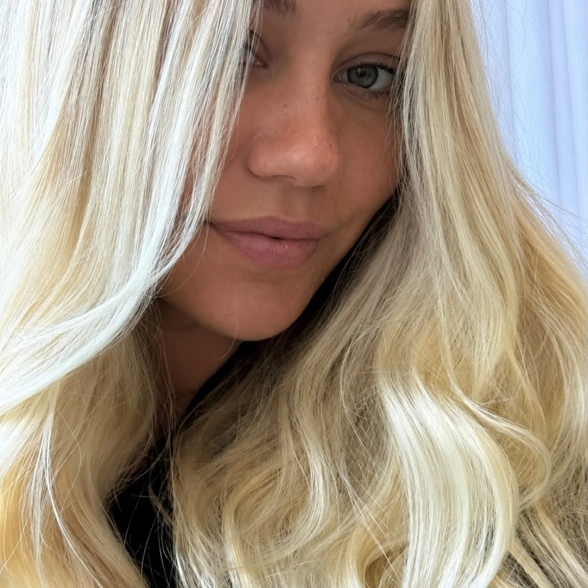 THIS is your sign to come in for your blonde journey ✨

Bright, seamless blonde doesn&rsquo;t have to be a summer thing! You can be blonde for winter. No need to deepen or darken. 

Appointments available! Link in Bio. 

Using - @oandm._ @cloudnineoz