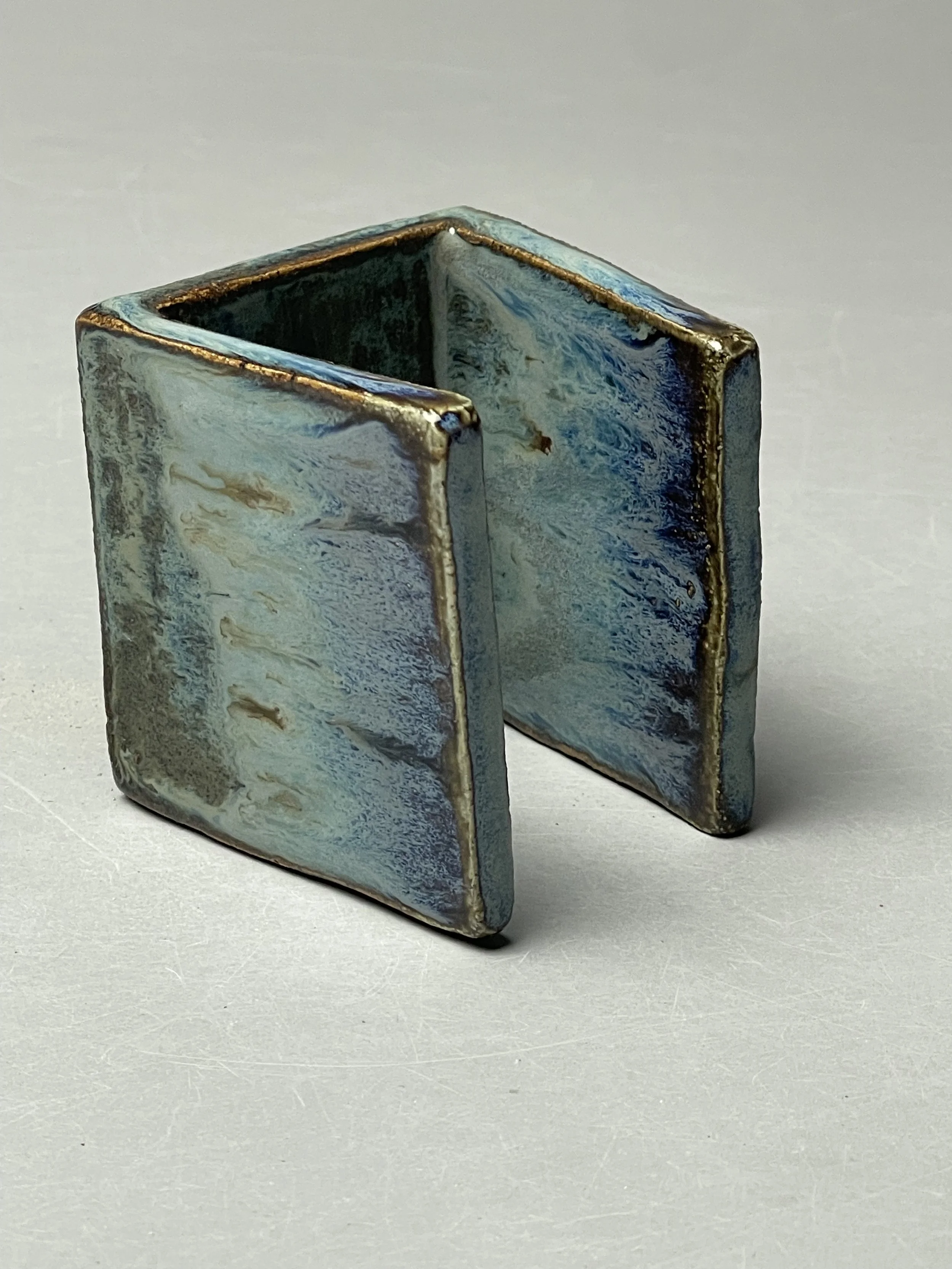 "Moro - Sponge Holder" [Cone 6 Oxidation] (2024)