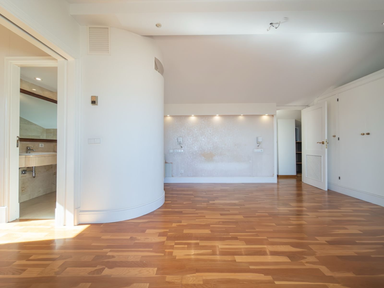 WhatsApp Image 2026-04-11 at 09.50.54 (1).jpeg