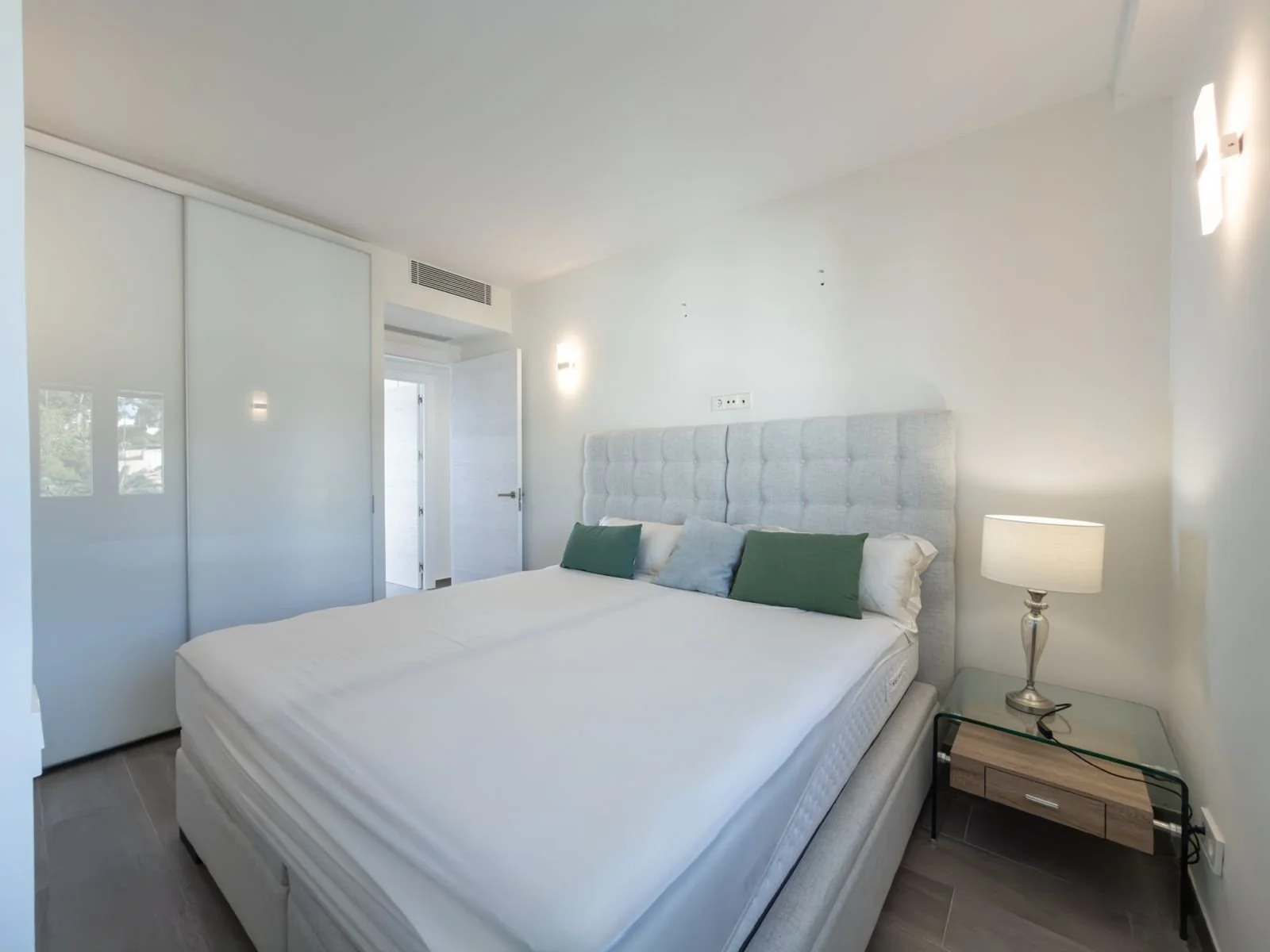 WhatsApp Image 2026-04-11 at 09.50.33 (4).jpeg