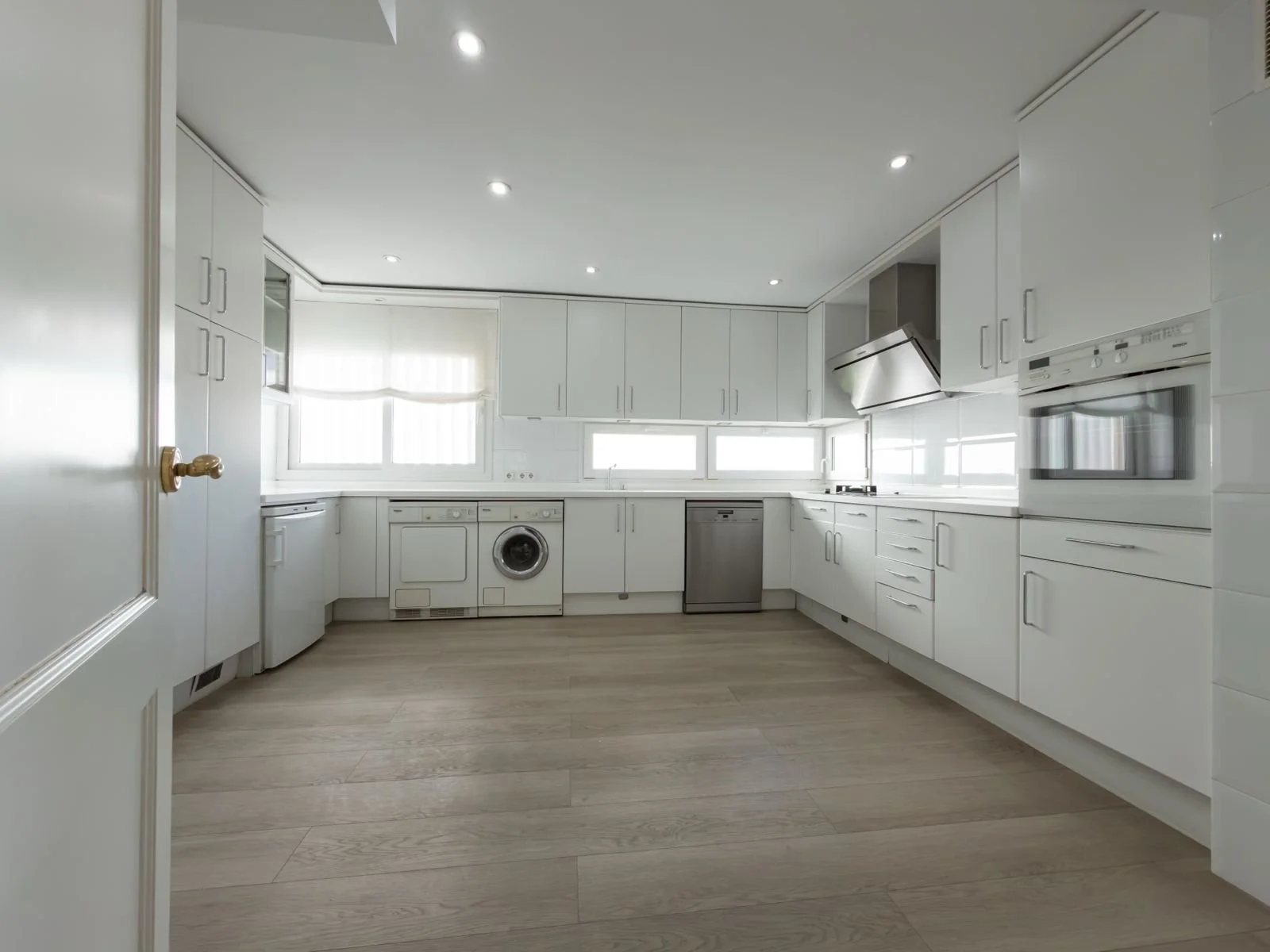 WhatsApp Image 2026-04-11 at 09.50.54 (5).jpeg