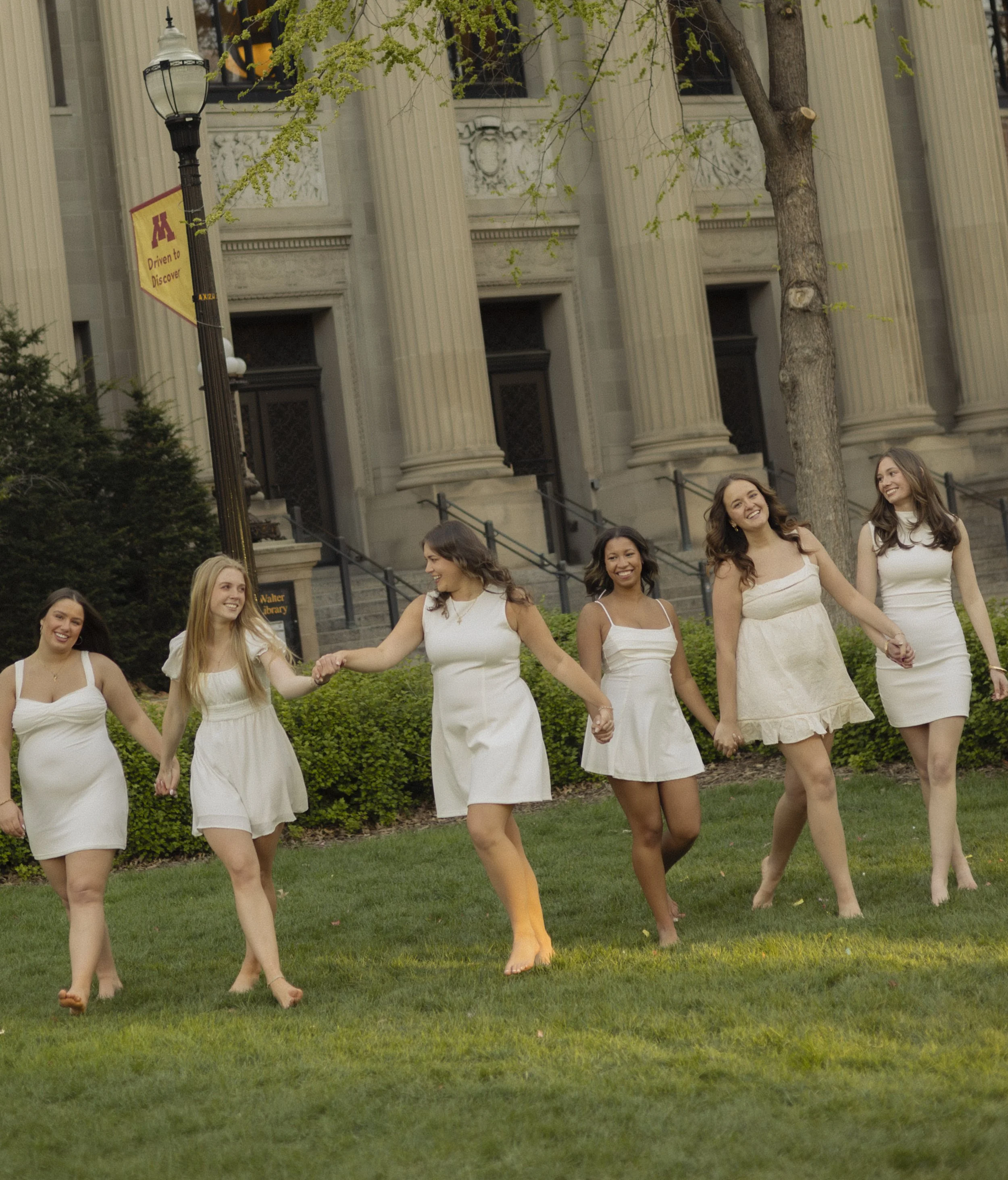 UofMGradPhotos-Selena+Friends-7757.jpg