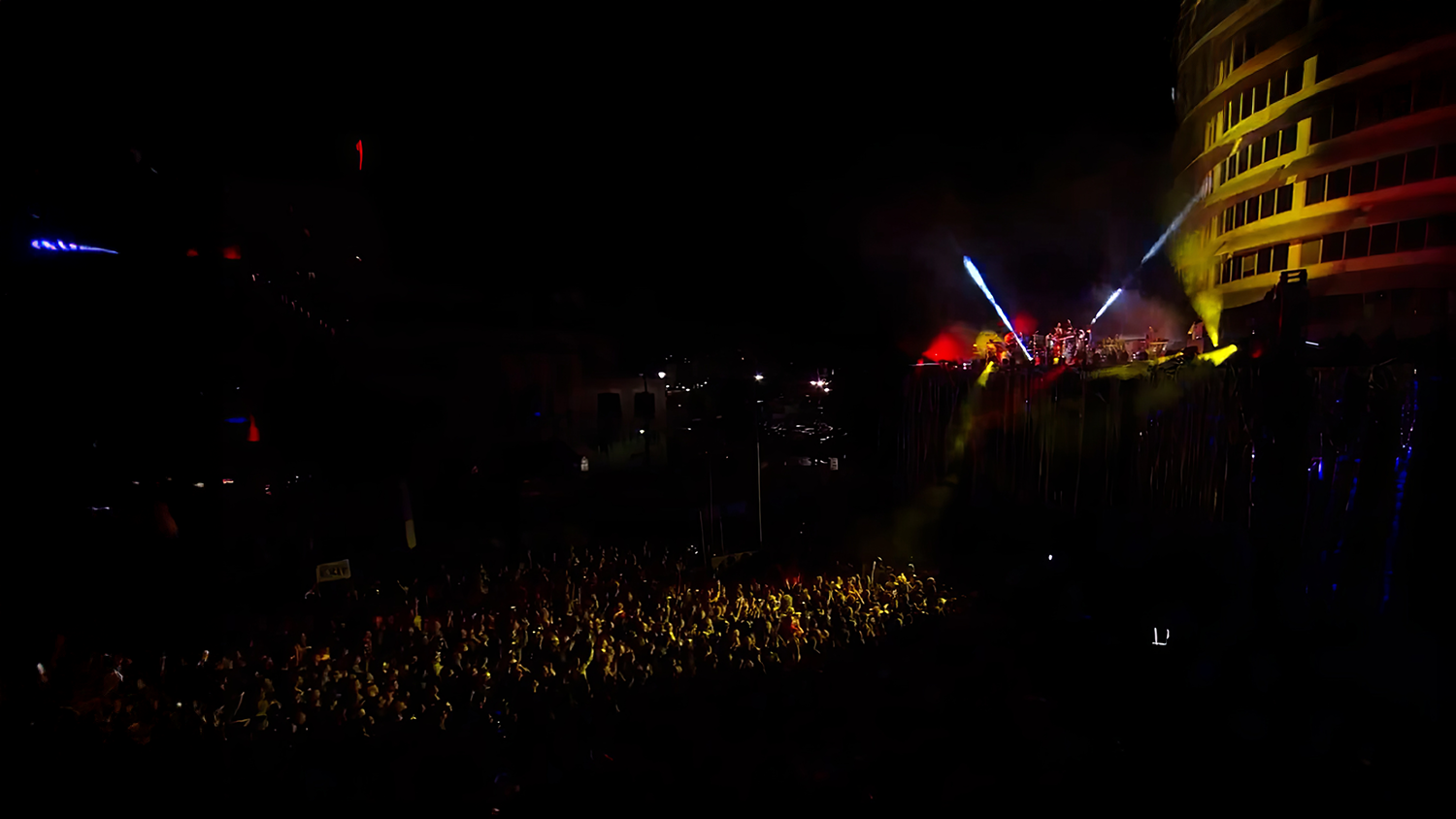 ArcadeFire_capitolR-building2-1500.png