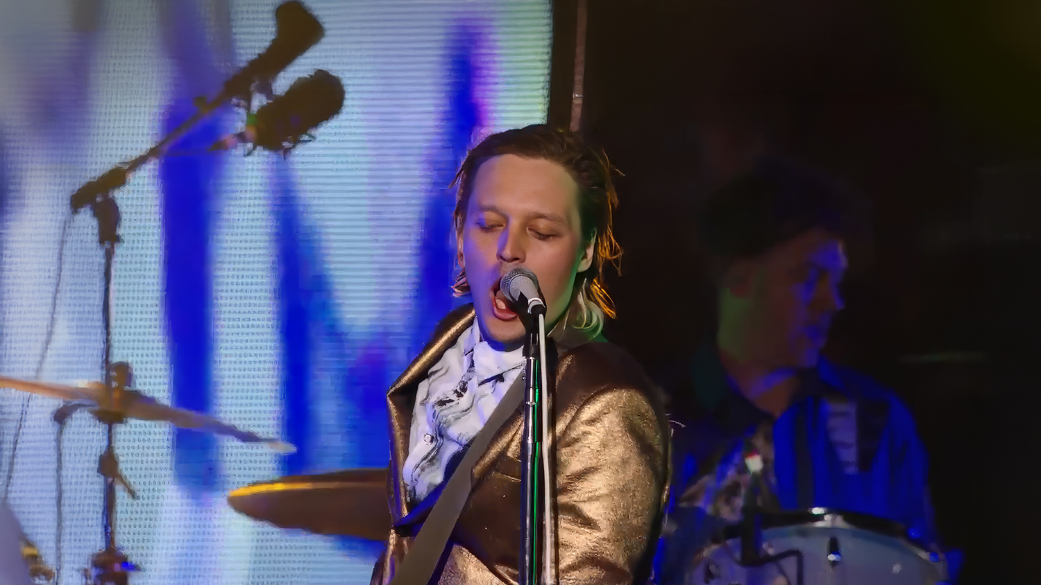 ArcadeFire_singer_1500.png