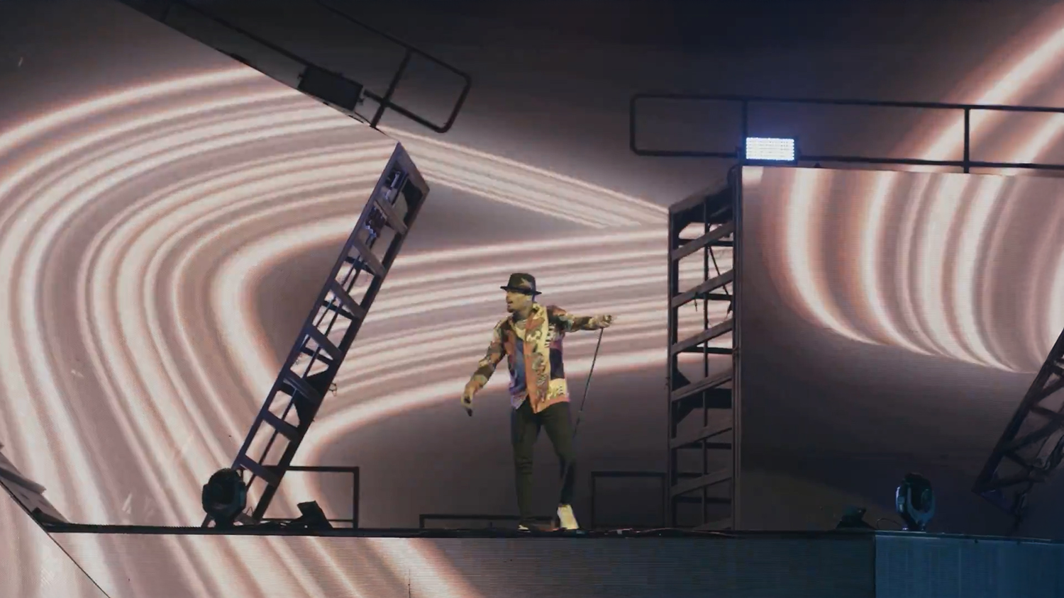 ChrisBrownSaturn-1500.png
