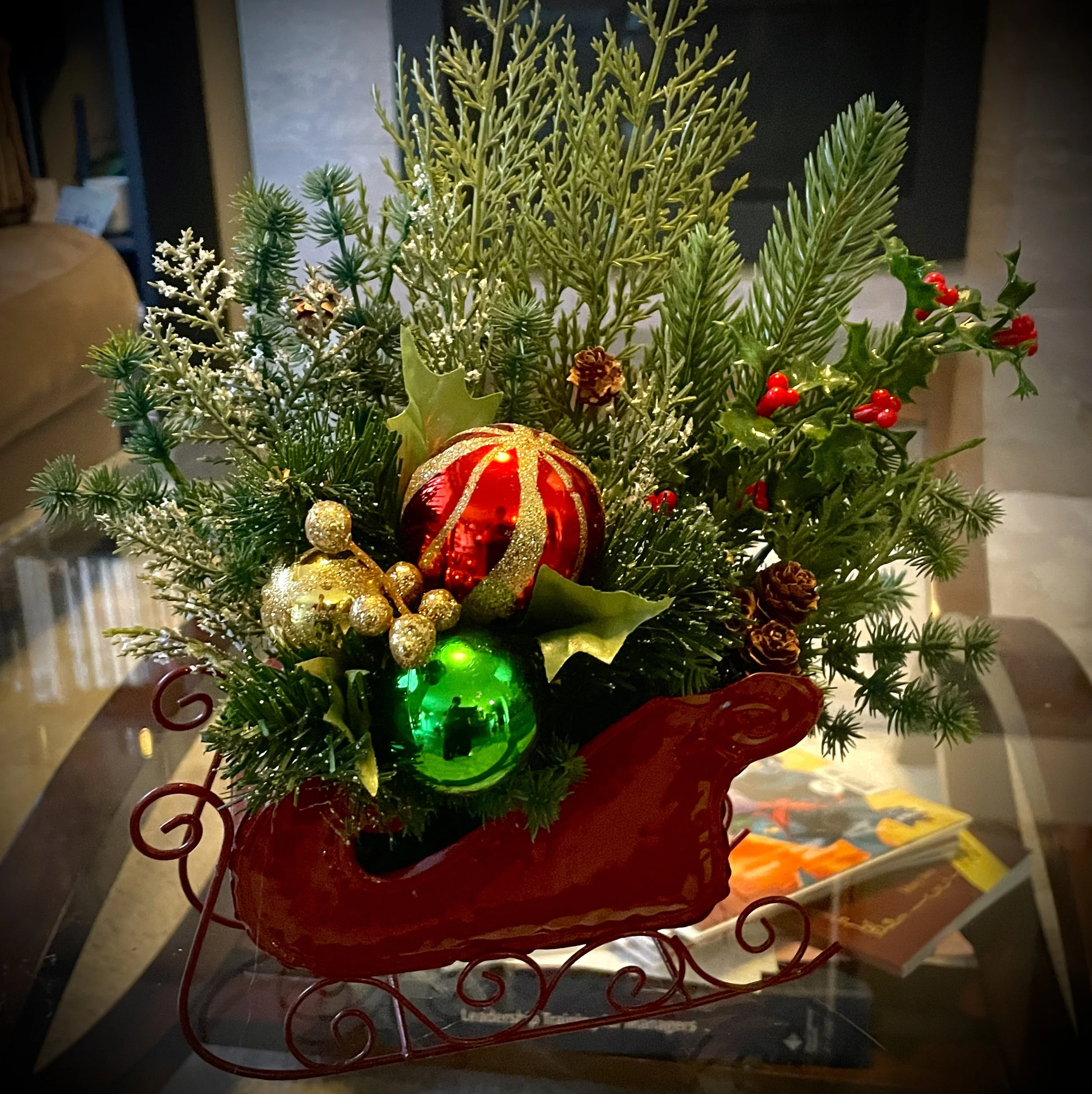 Faux greenery Christmas sleigh - 1