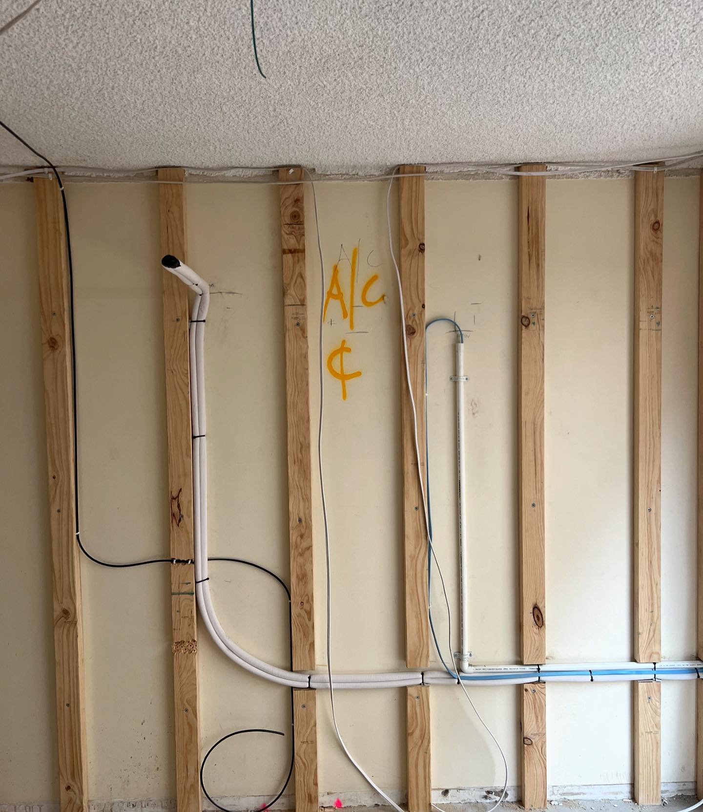 Before &amp; After.. Rough in vs Fit off 😍 @daikinaustralia 5kw Alira for @buildstrong_builders #yarravalleyheatingandcooling #yarravalleyairconditioning #