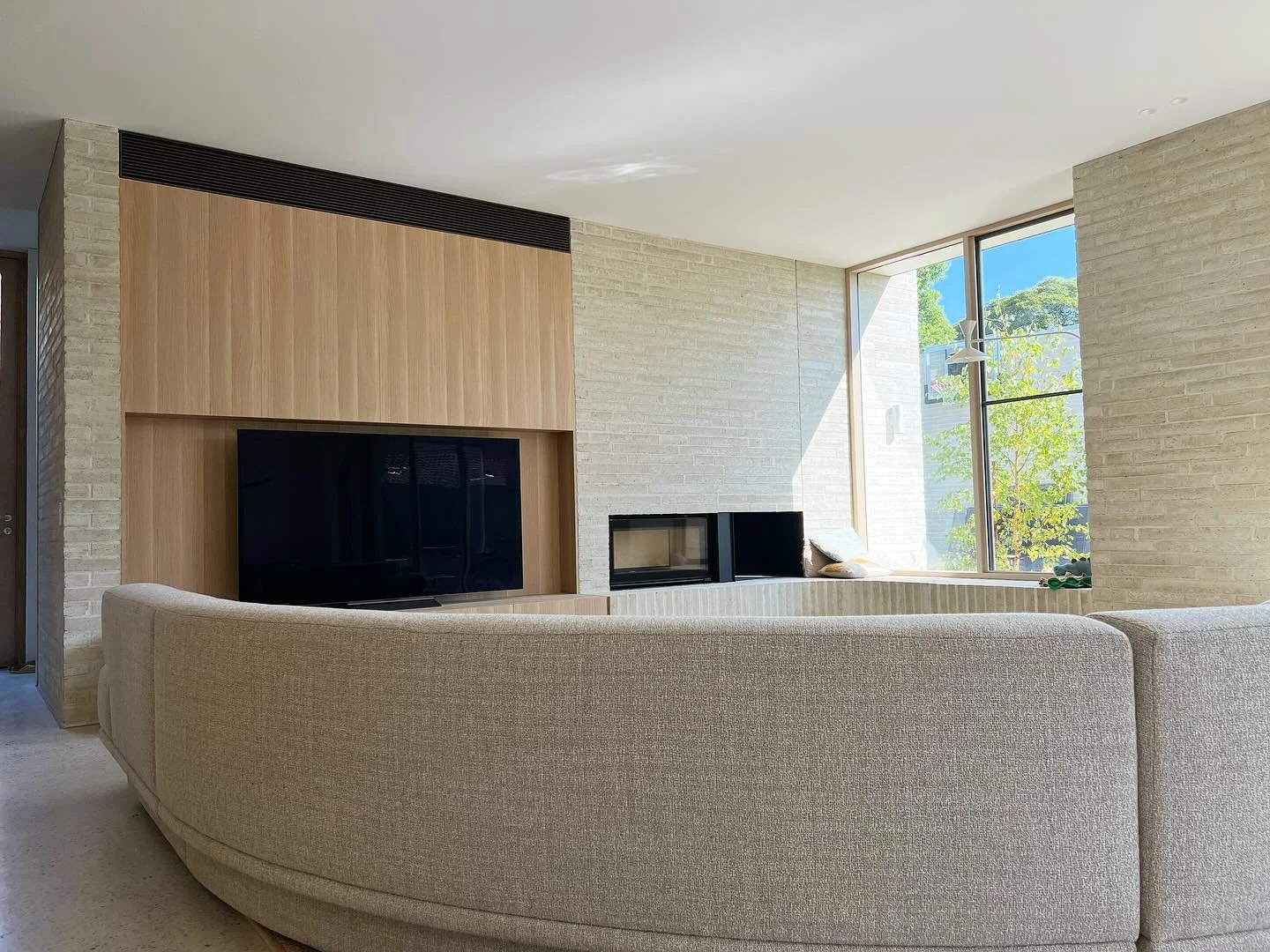 Project completed for @plantobuild in Ivanhoe
We are absolutely stoked with this outcome! Luxurious high end finishes with texture, detail &amp; warmth 😍

@daikinaustralia compact concealed bulkhead systems featuring @coldstreamair_ flangeless custo