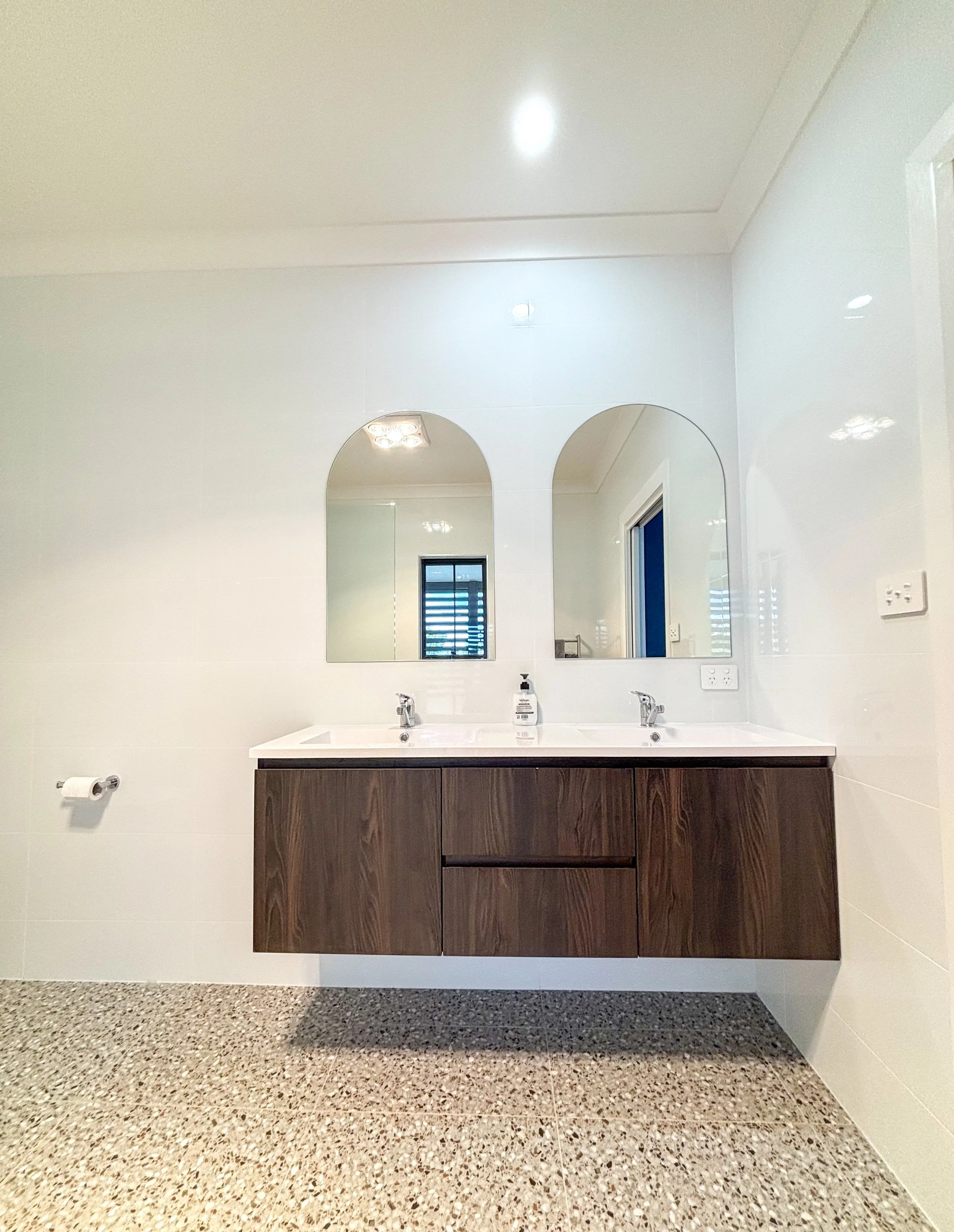 Garema Masters Bathroom 3.jpg