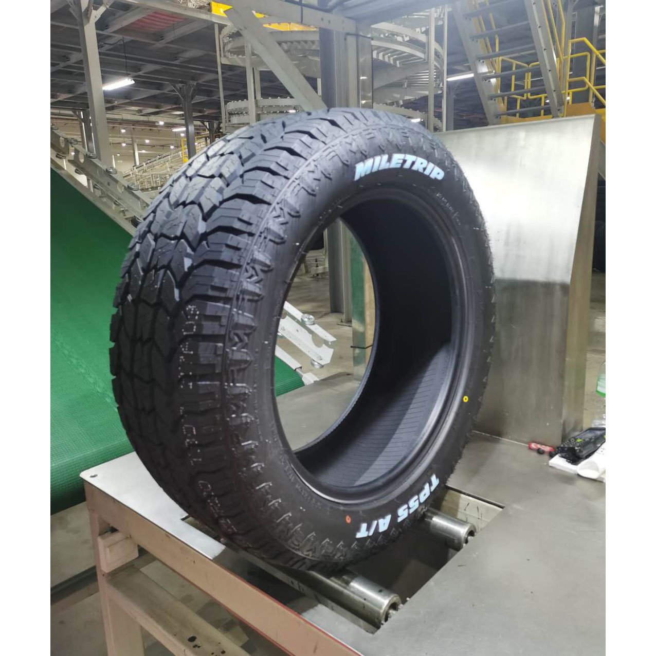 MILETIRP TP55 AT TIRES 45°.jpg